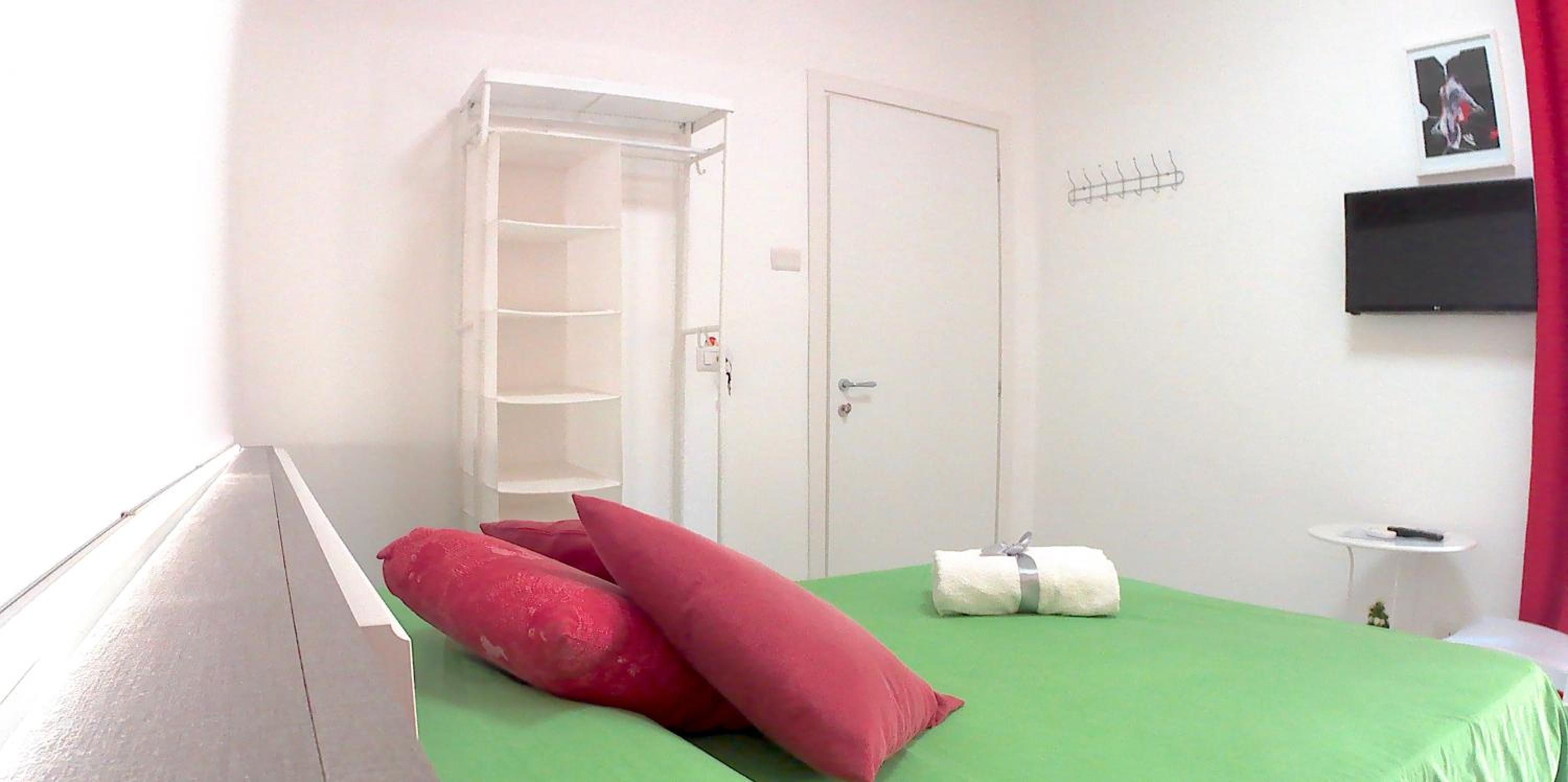Double Room with Private Bathroom - Photo 63