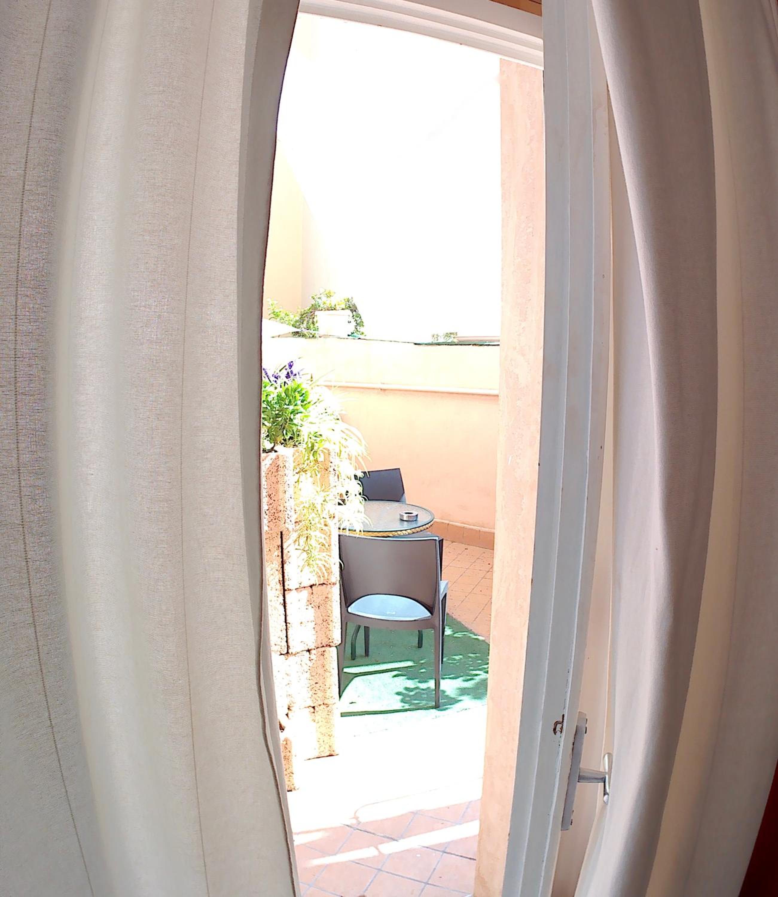 Double Room with Private Bathroom - Photo 64
