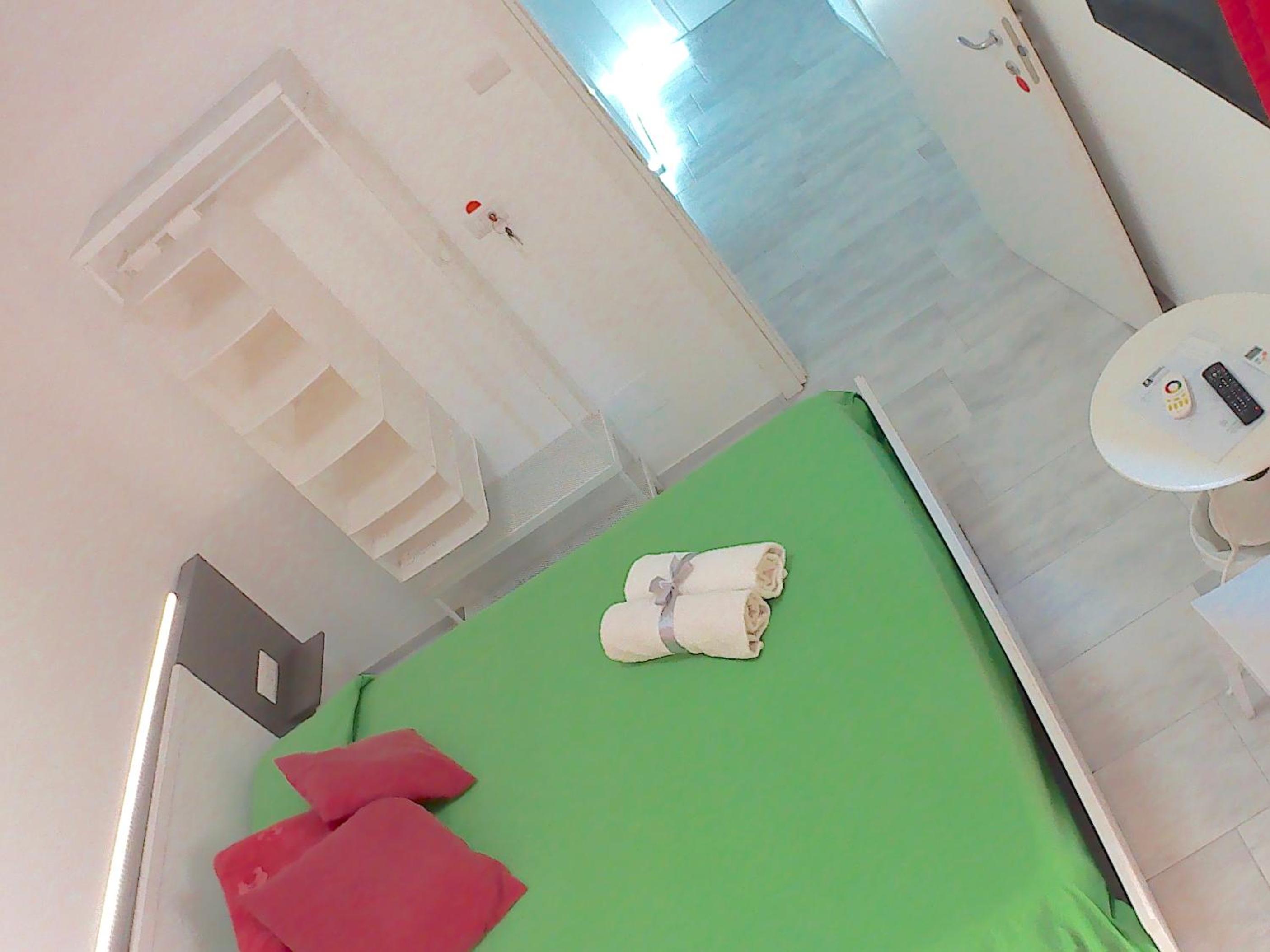 Double Room with Private Bathroom - Photo 67