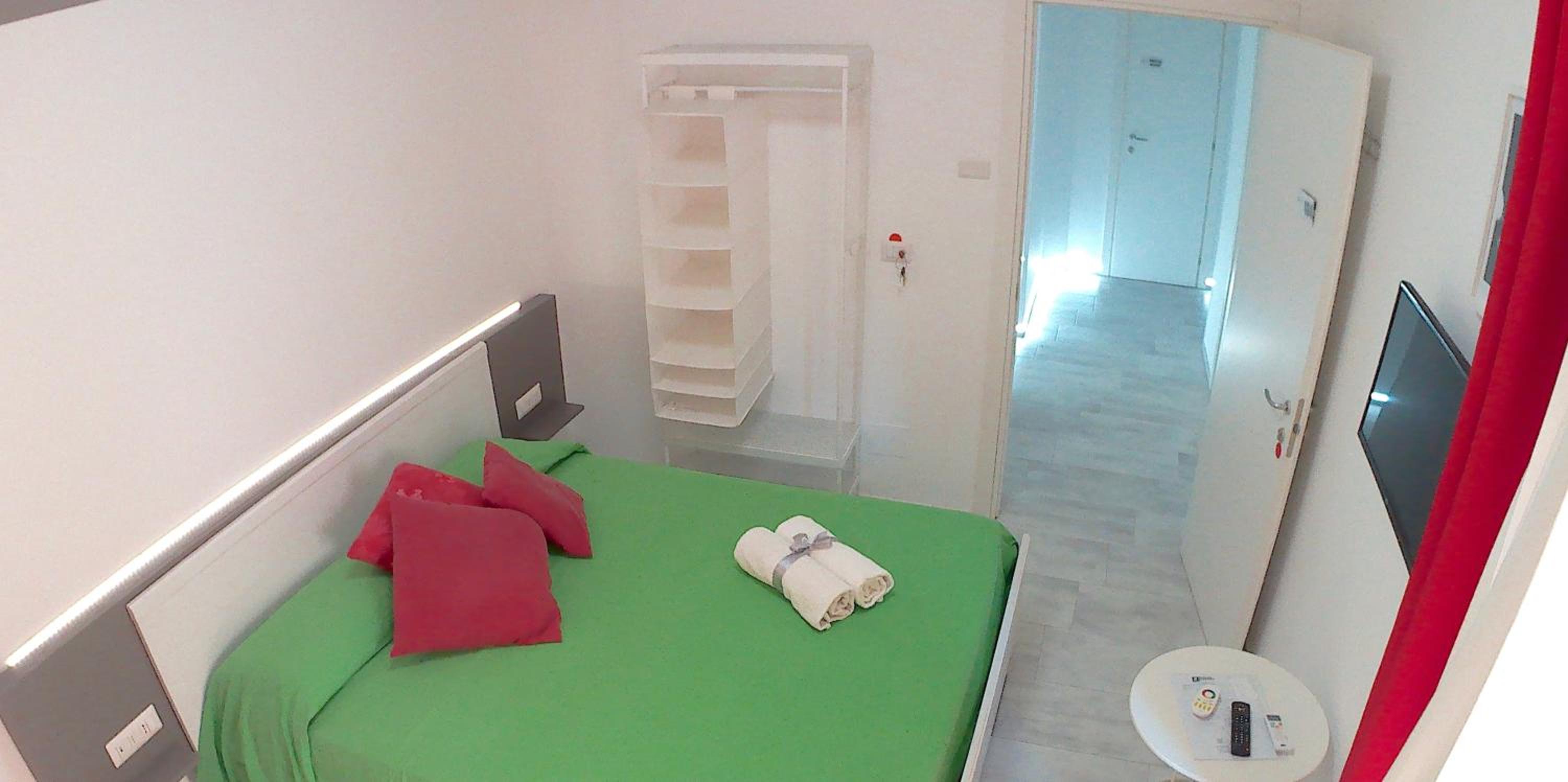 Double Room with Private Bathroom - Photo 68