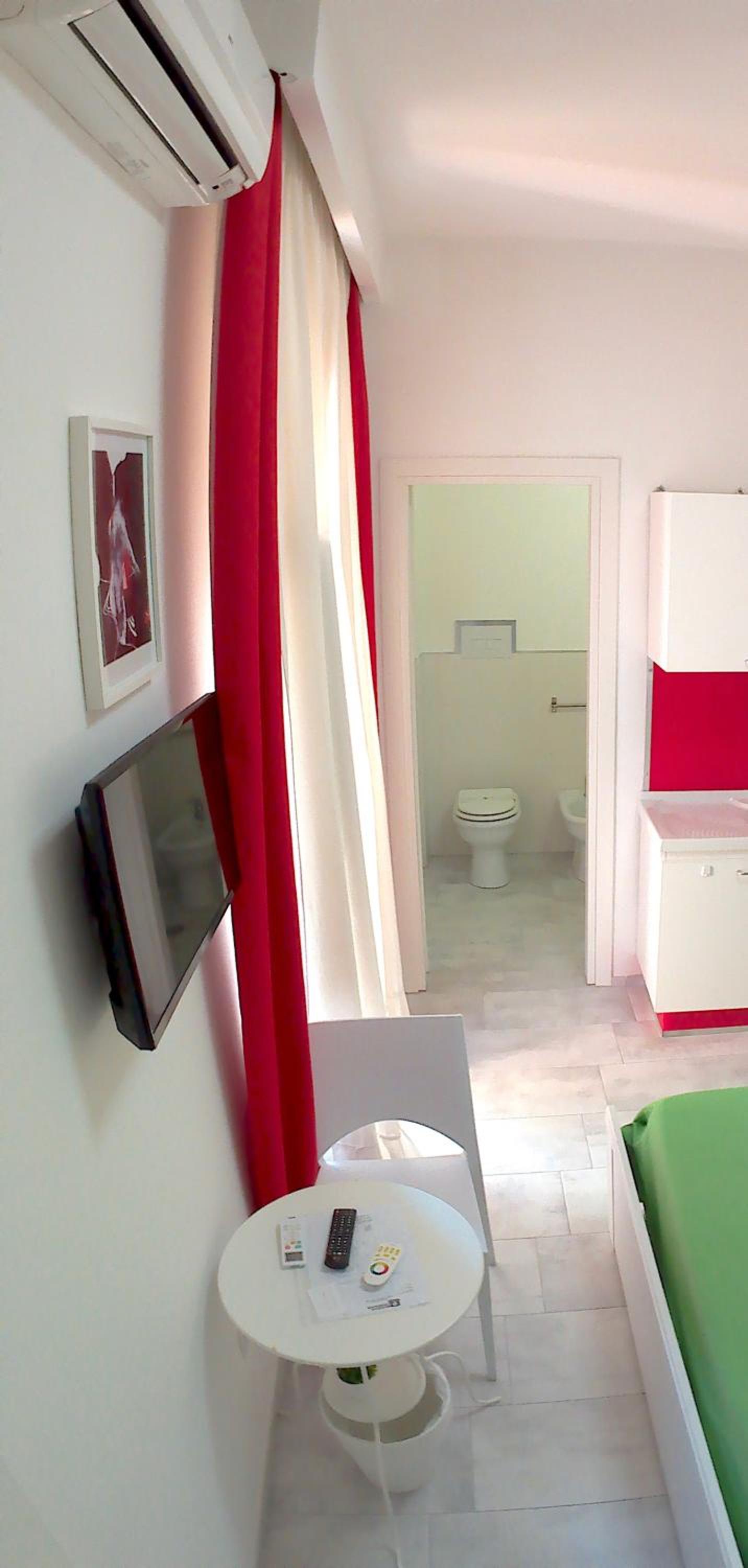 Double Room with Private Bathroom - Photo 70