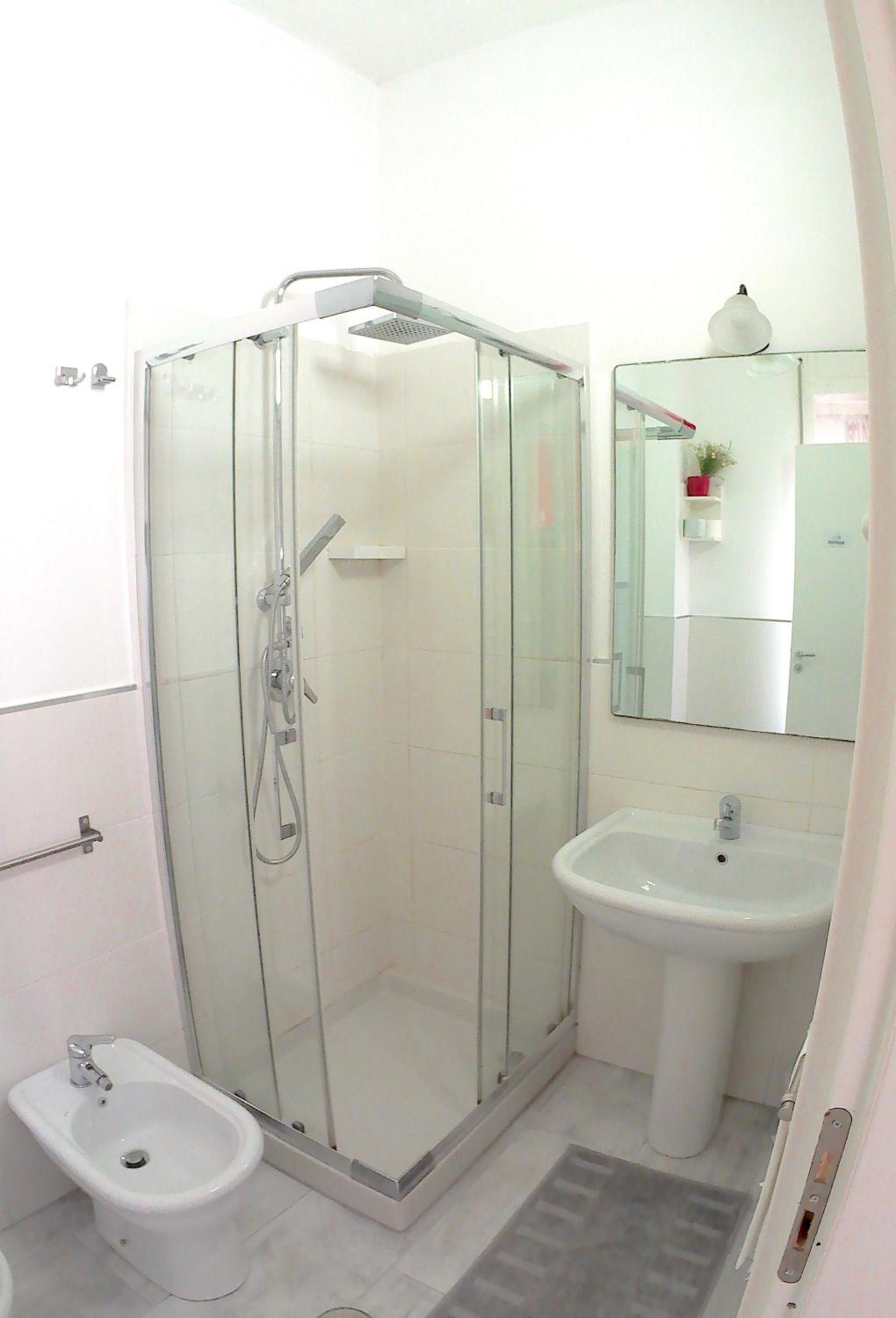 Double Room with Private Bathroom - Photo 84