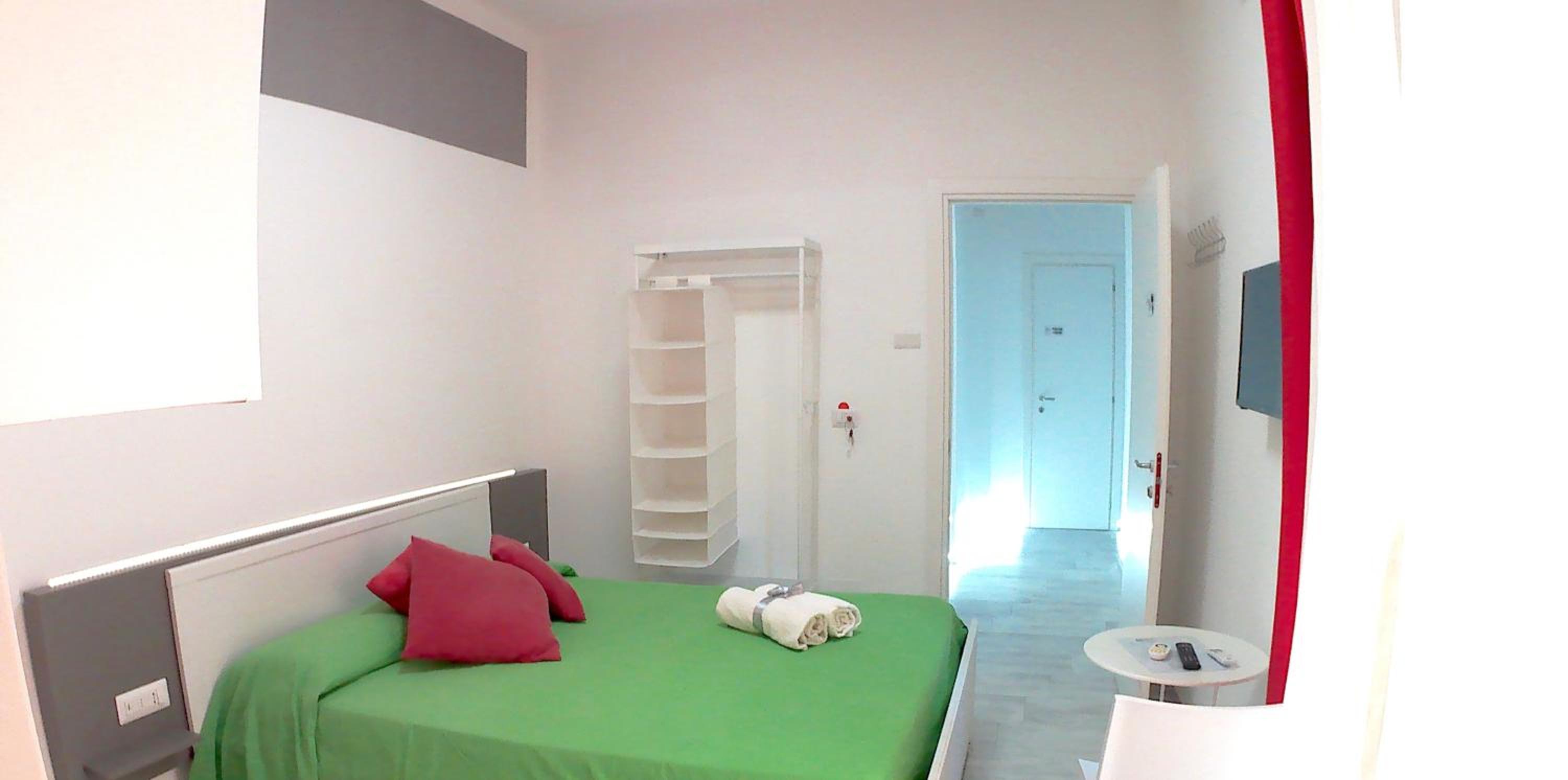 Double Room with Private Bathroom - Photo 2