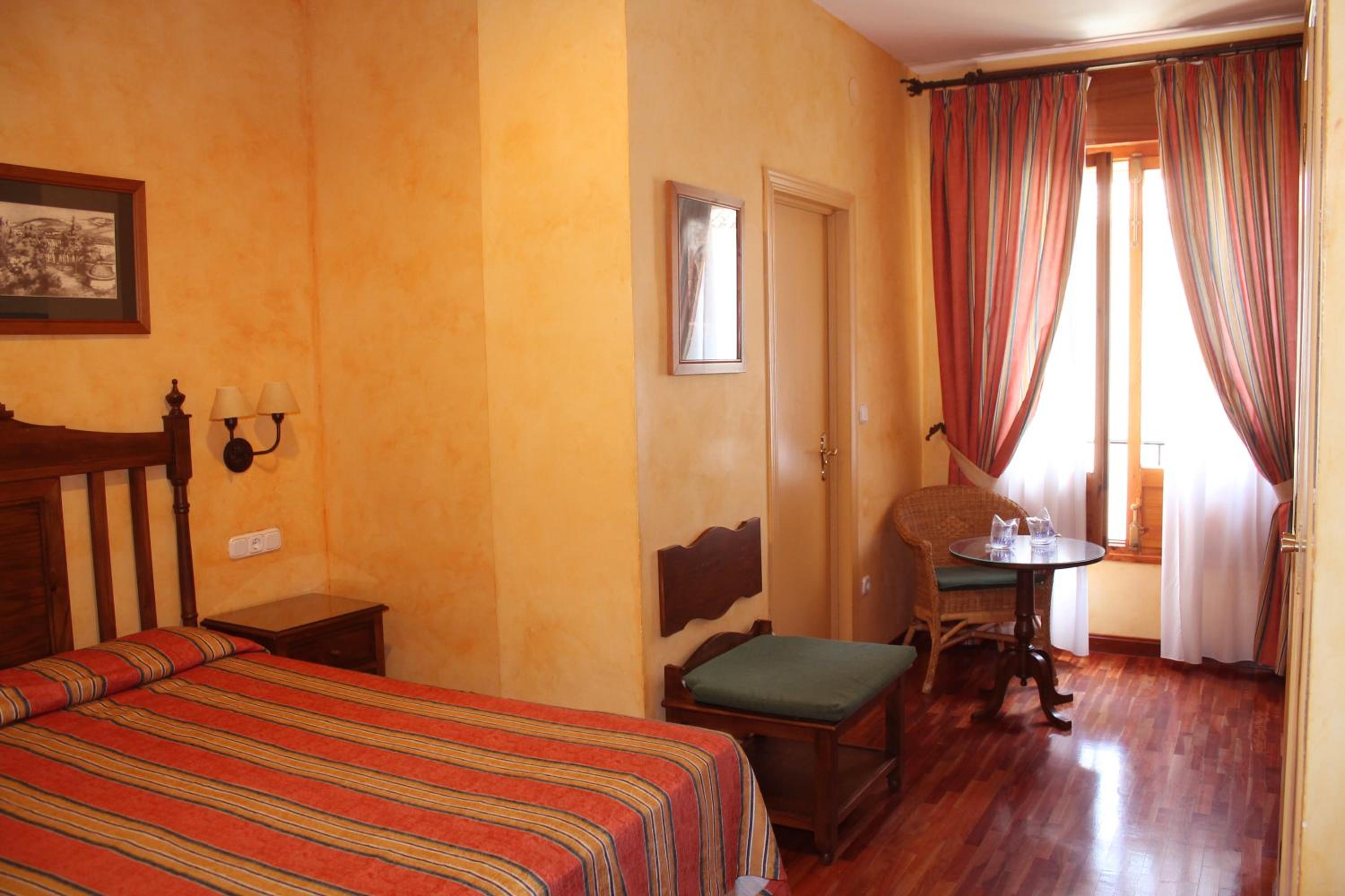 Double or Twin Room - Photo 2