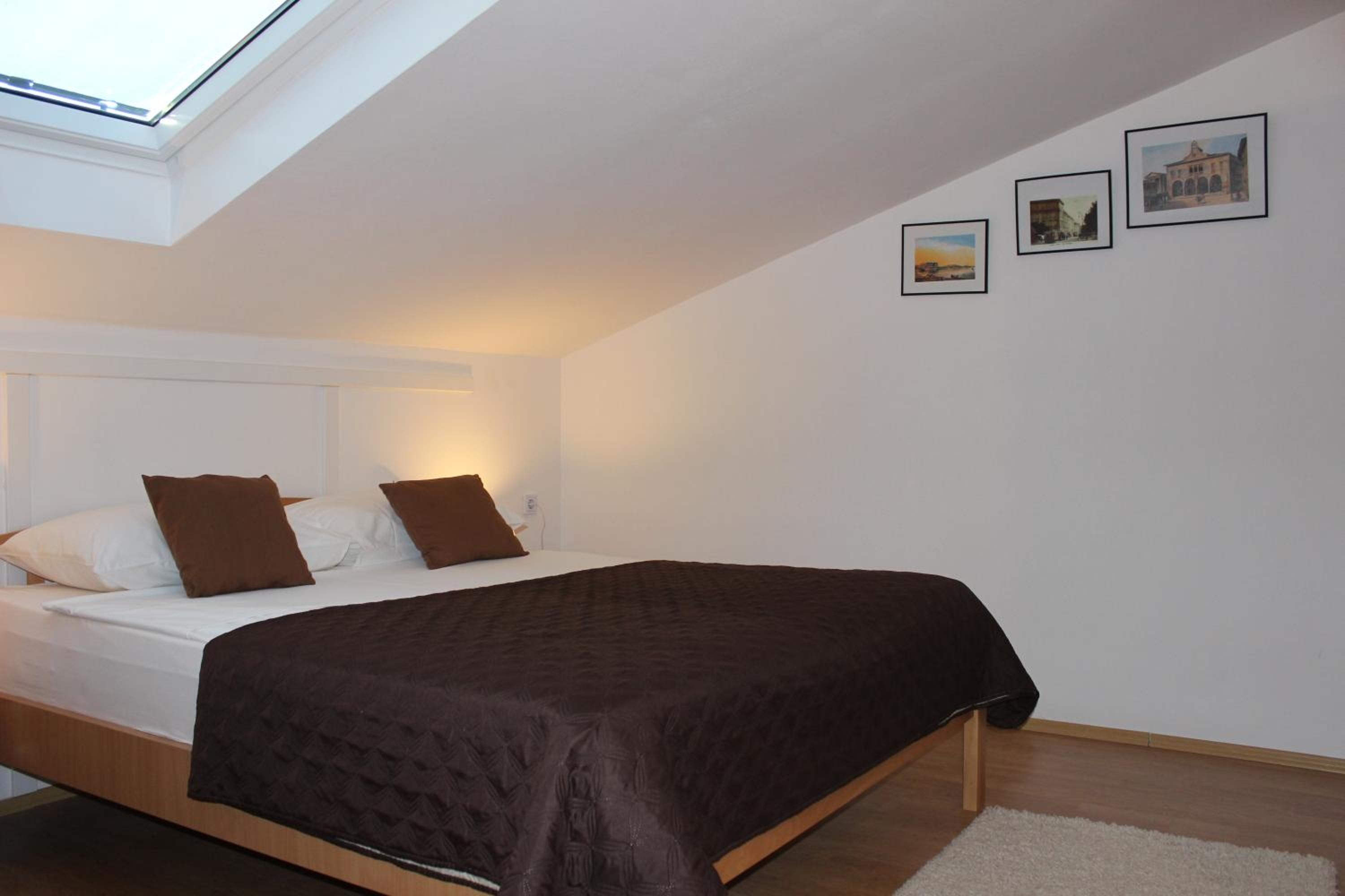 Apartment with Balcony and Sea View photo 3