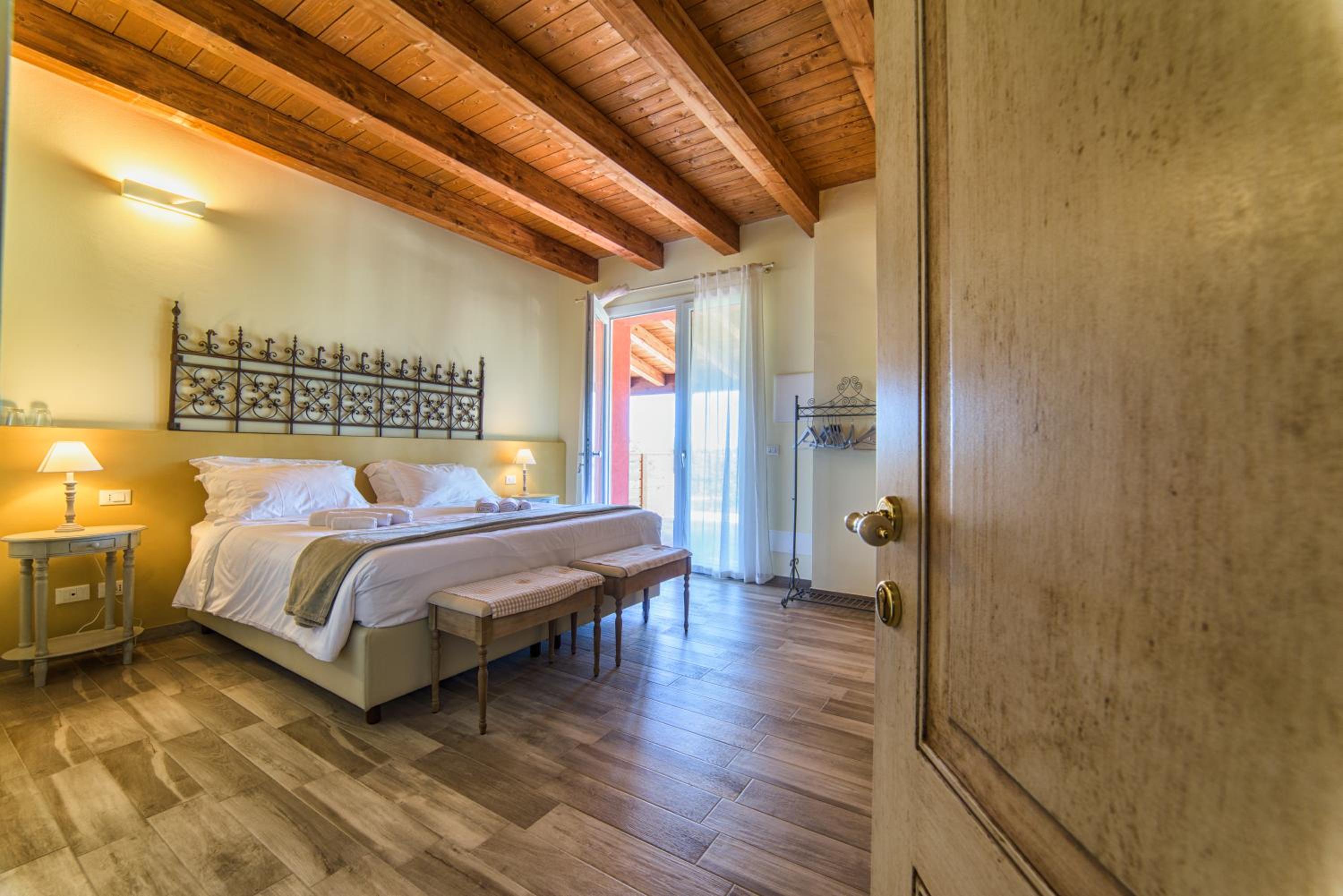 Double or Twin Room with Private Bathroom - Photo 2