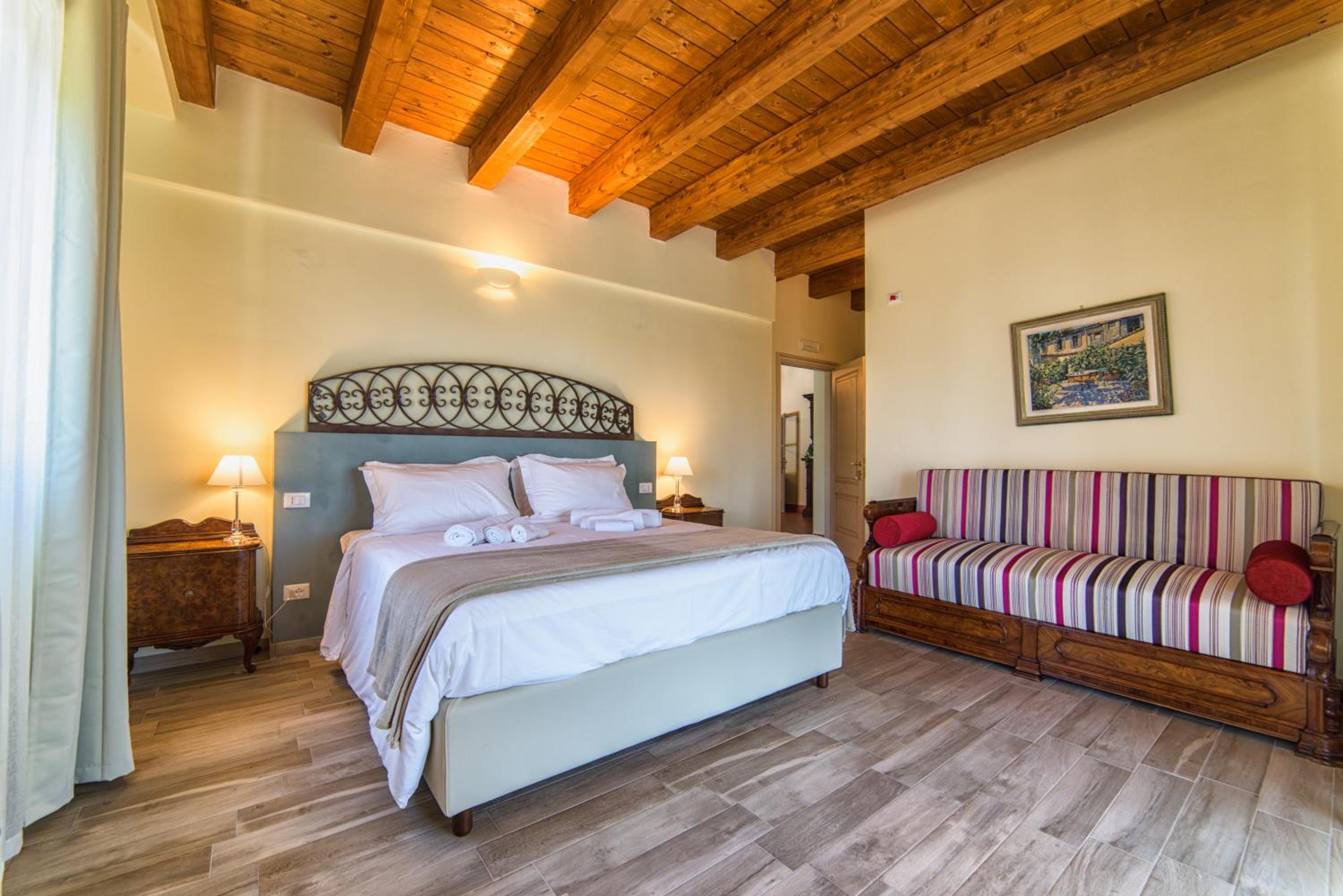 Double Room with Private Bathroom - Photo 3