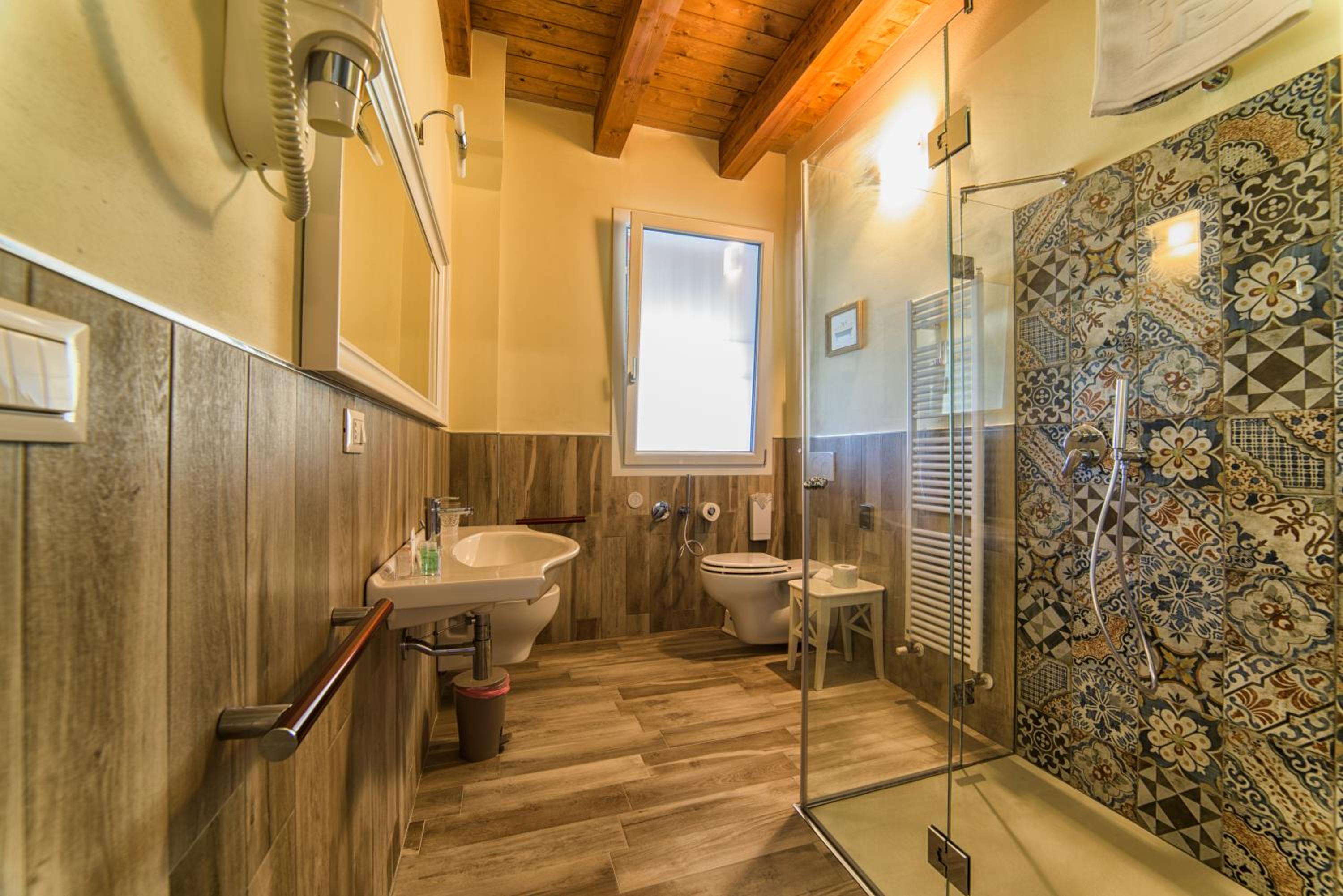 Double Room with Private Bathroom - Photo 1