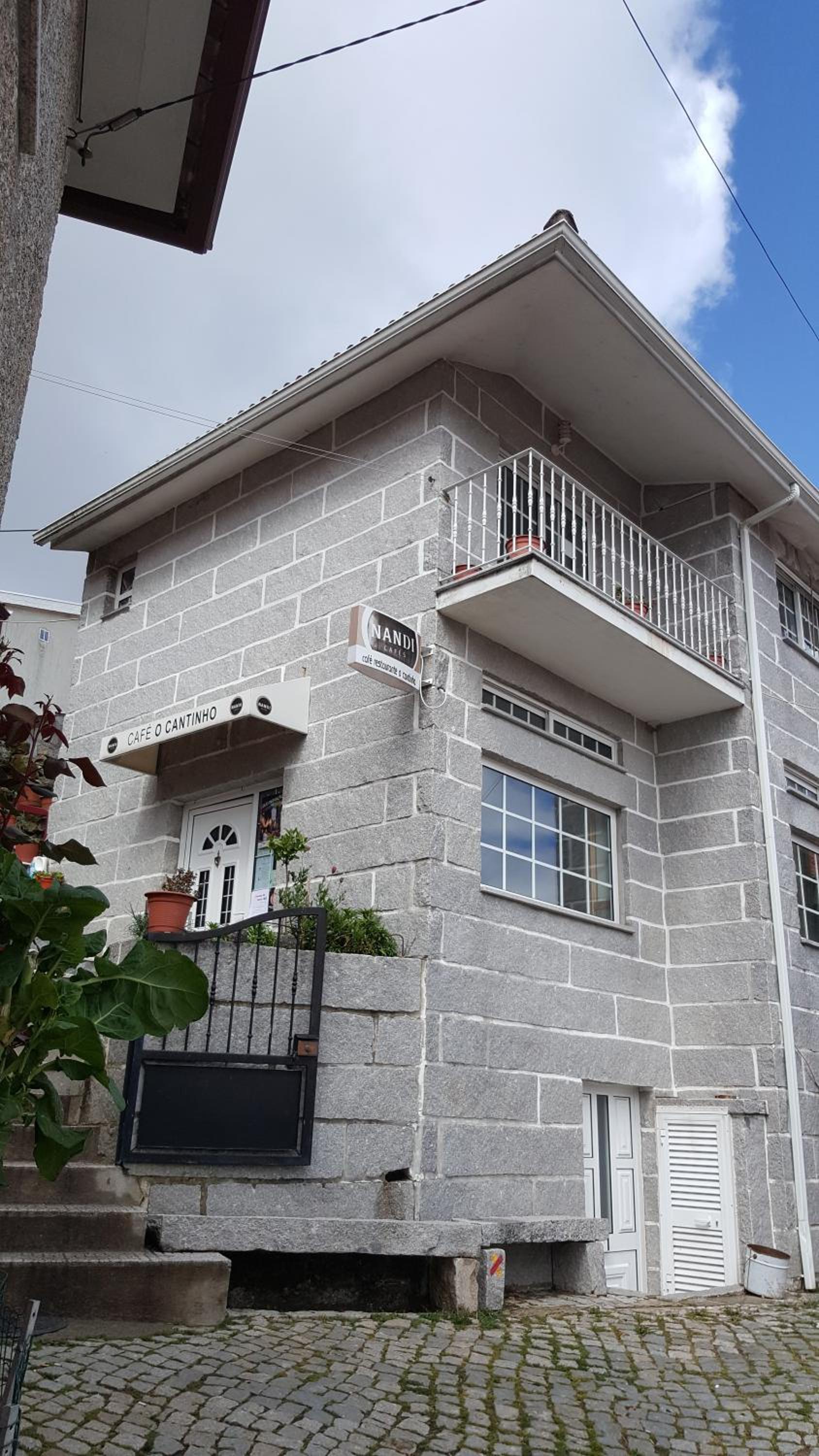 Three-Bedroom House - Photo 2