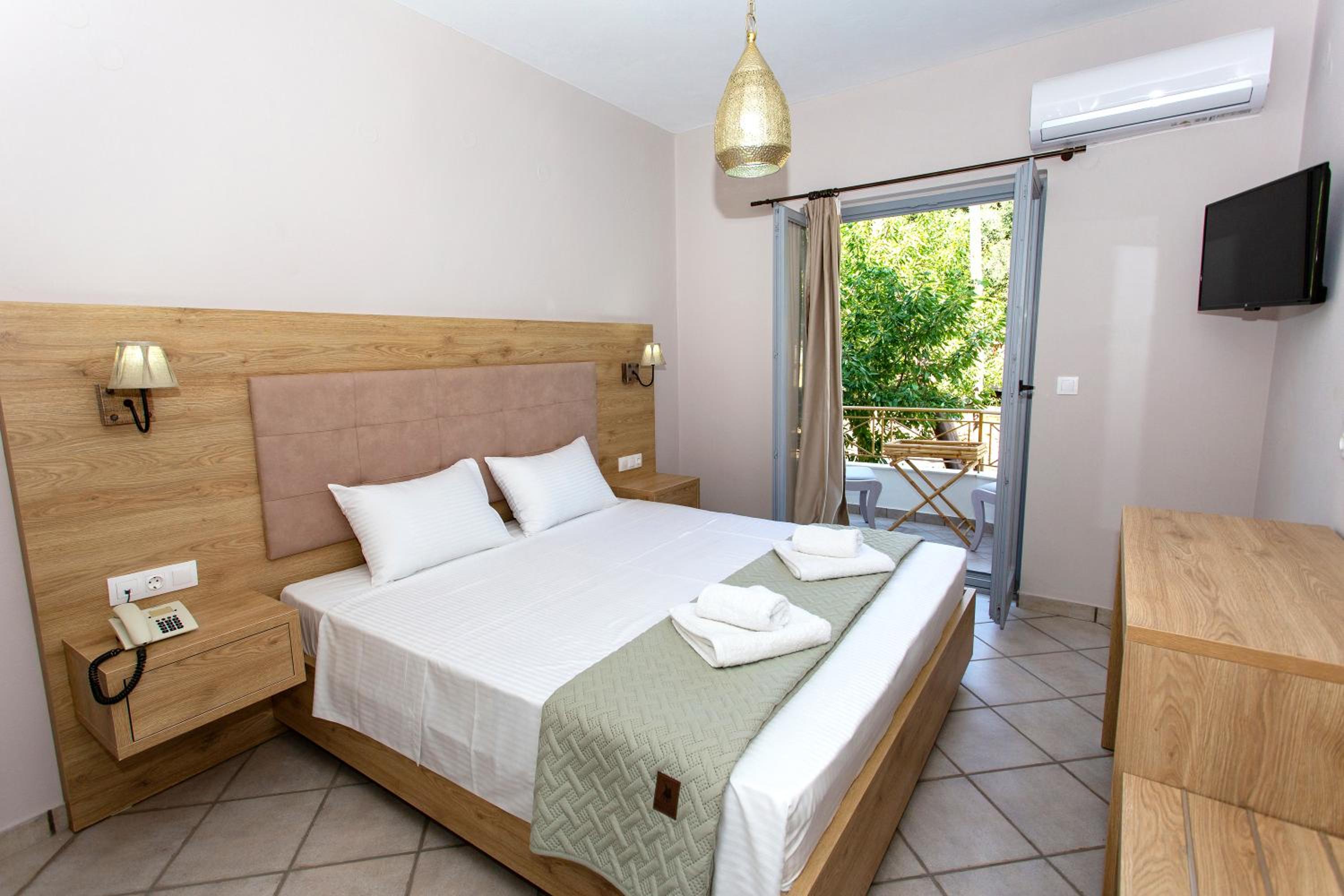 Double Room with Mountain View - Photo 1