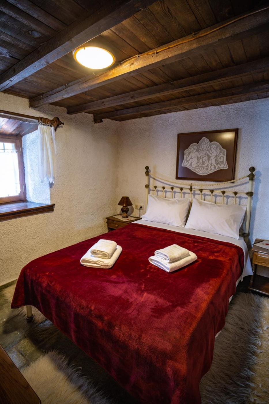 Suite with Fireplace and Hot Tub photo 2
