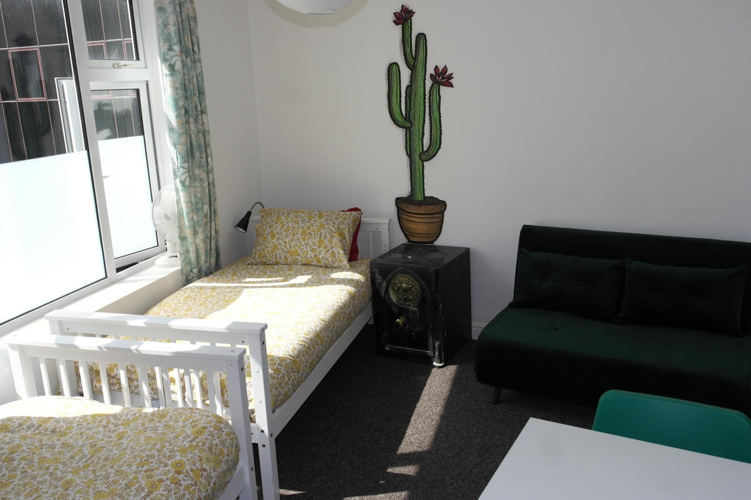 Deluxe Twin Room with Private External Bathroom photo 1