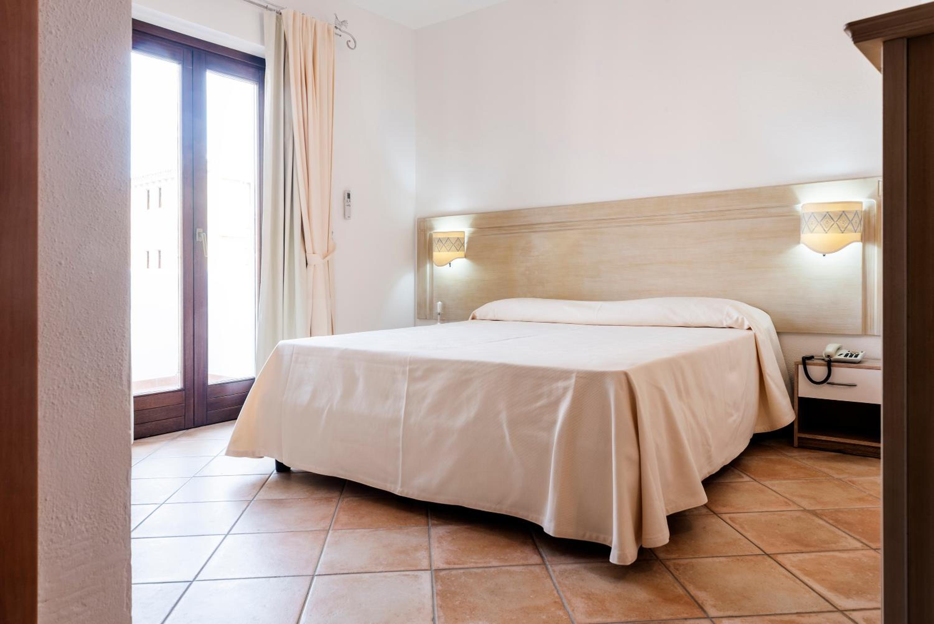 Double Room with Balcony - Photo 7