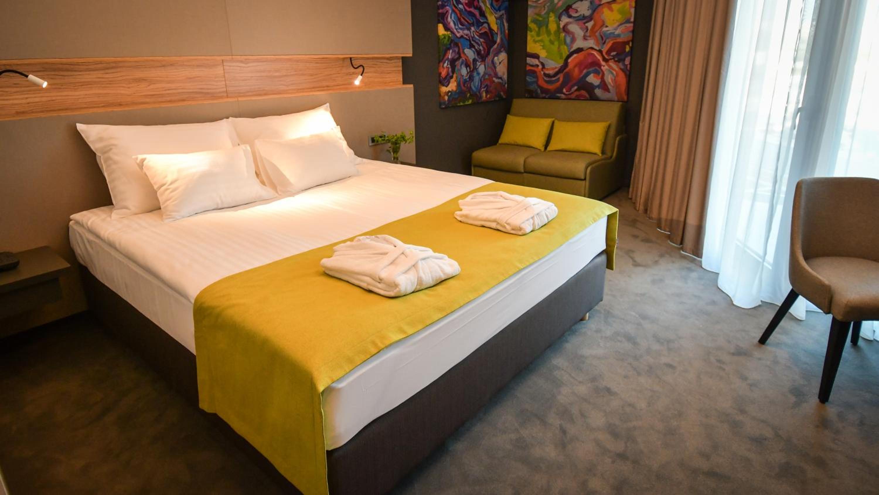 Deluxe Double Room with Balcony and  Mountain View - Photo 3