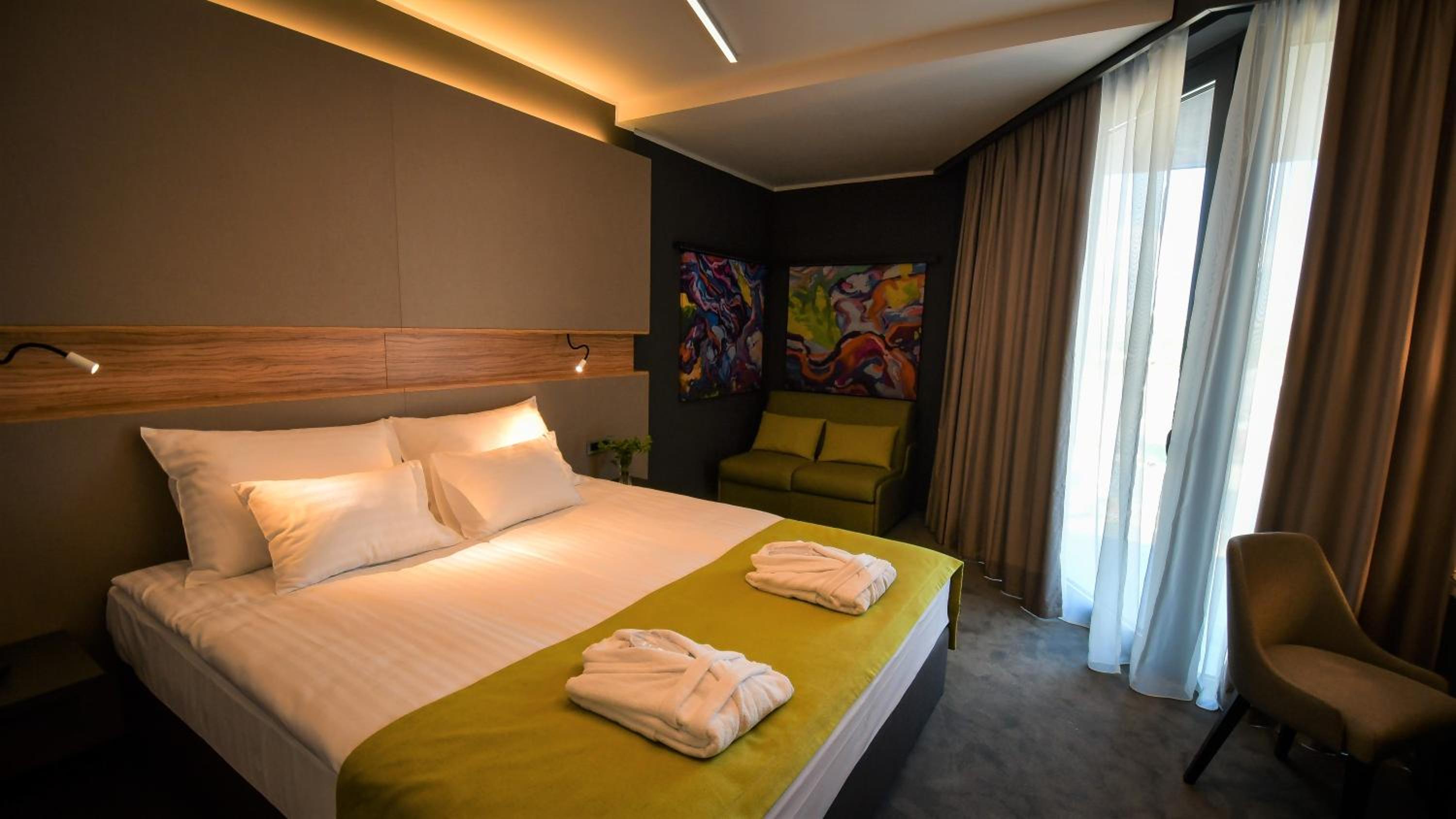 Deluxe Double Room with Balcony and  Mountain View - Photo 2