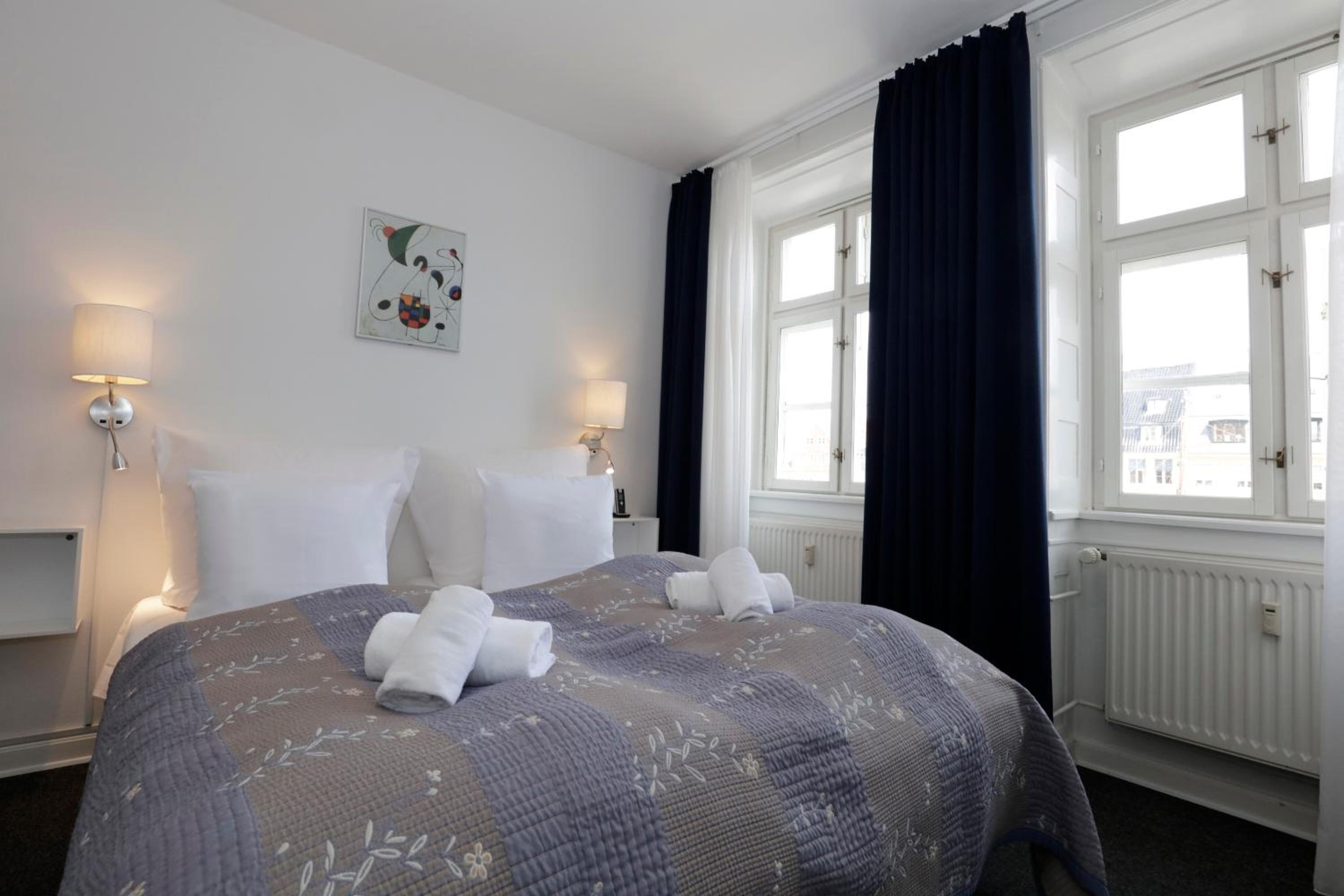 Double or Twin Room with Nyhavn View thumbnail 6
