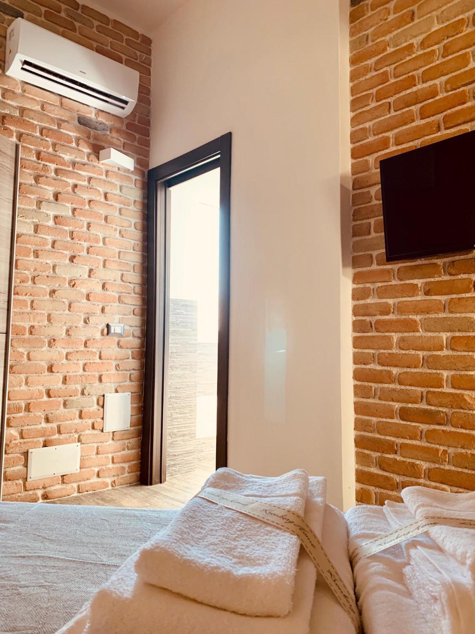 Double Room - Photo 8