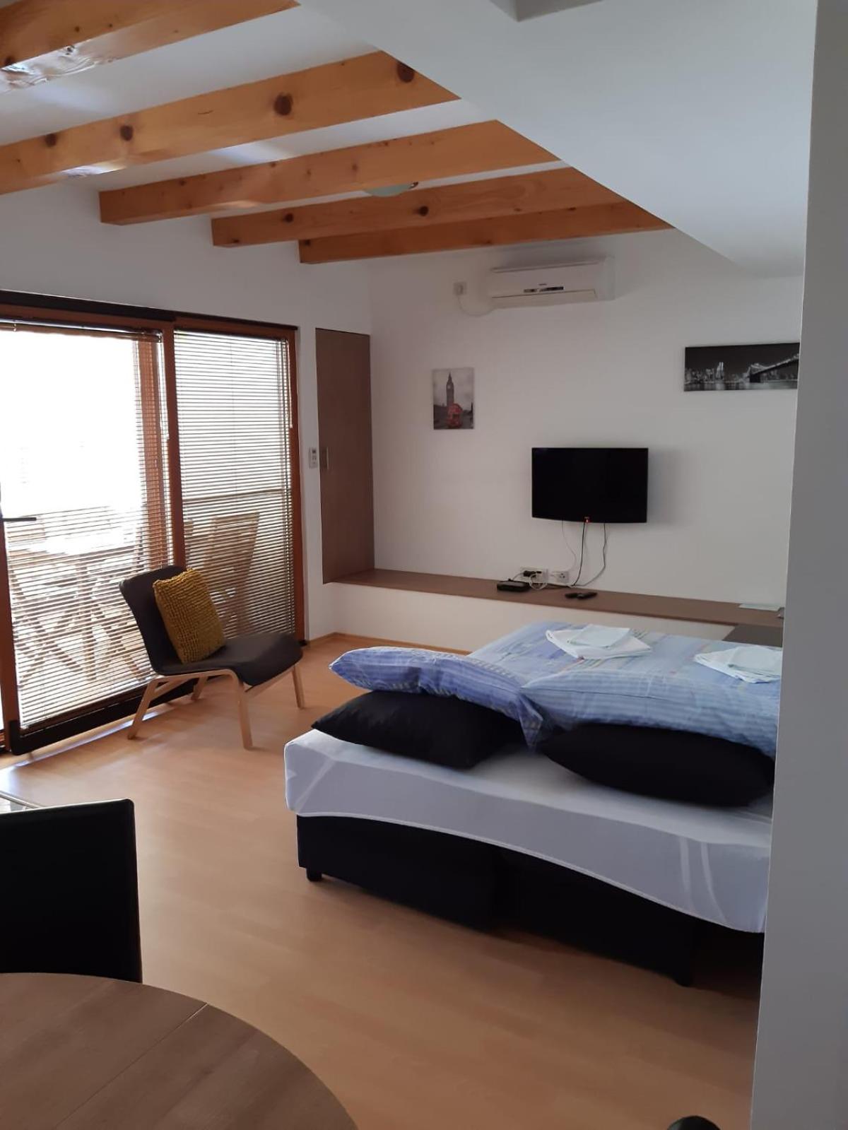One-Bedroom Apartment with Balcony photo 3