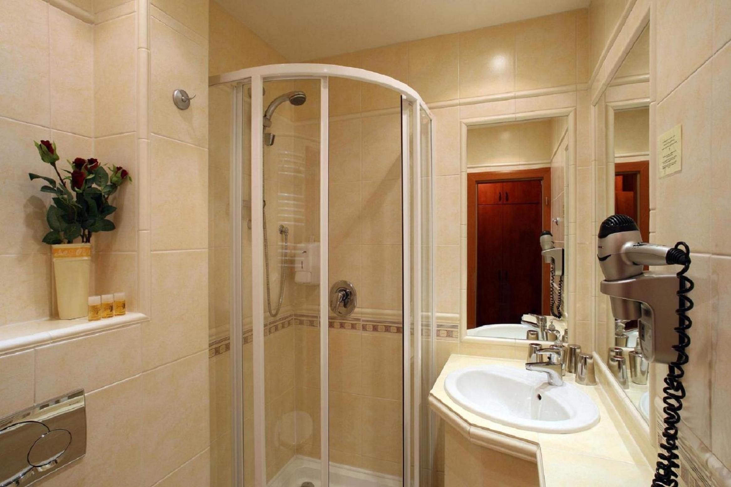Triple Room - Photo 12