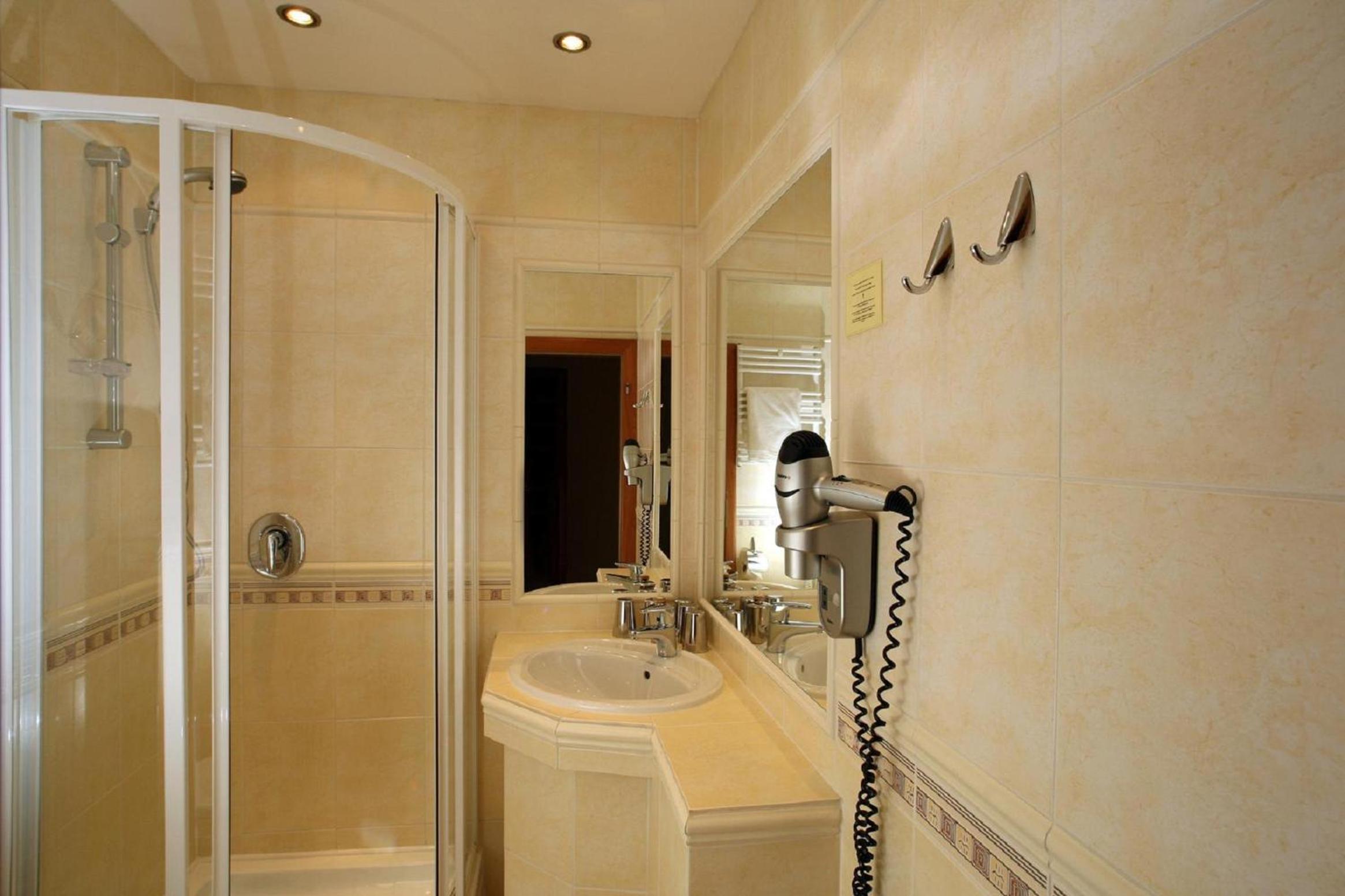 Quadruple Room - Photo 7