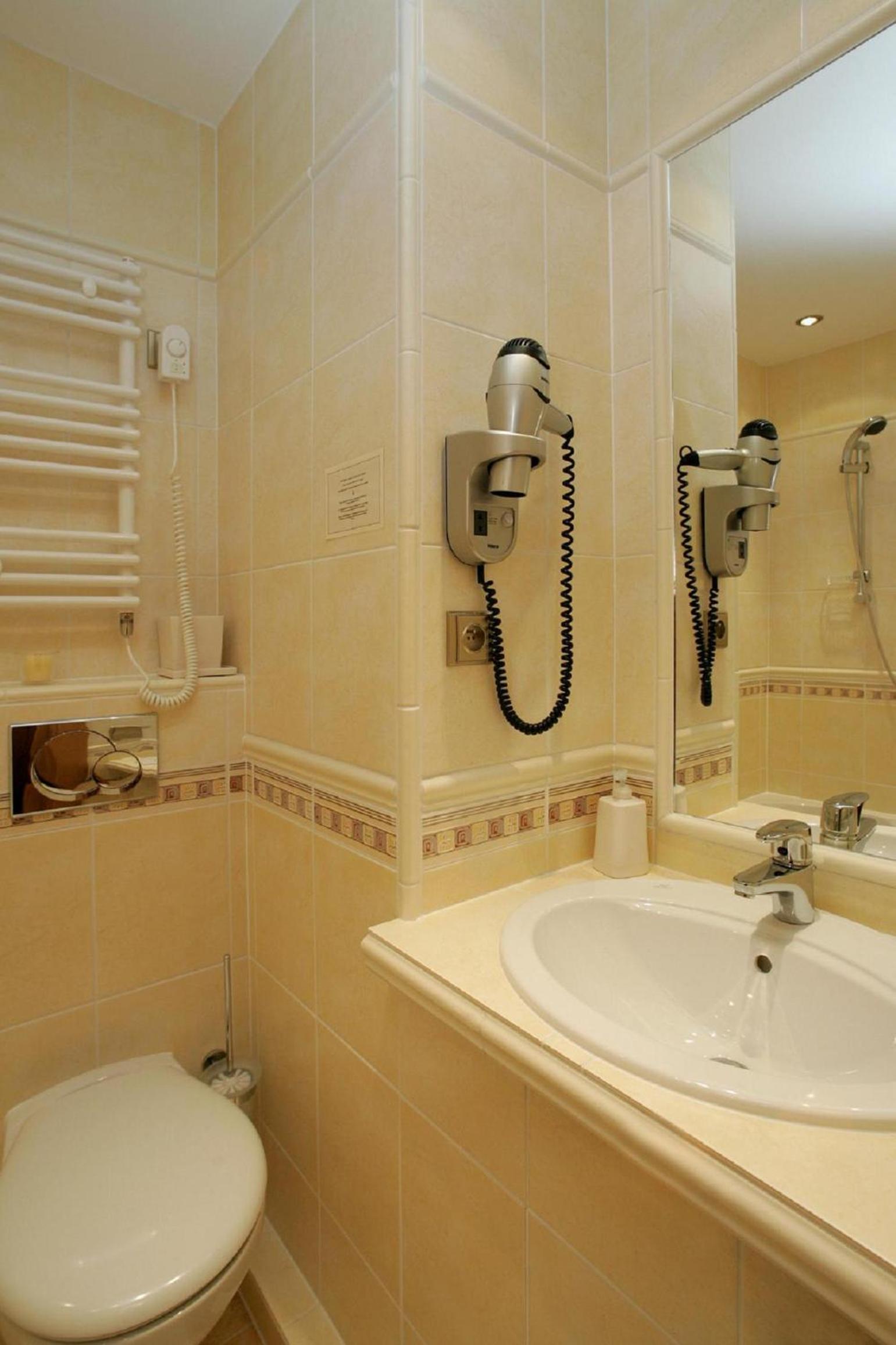 Double or Twin Room - Photo 8