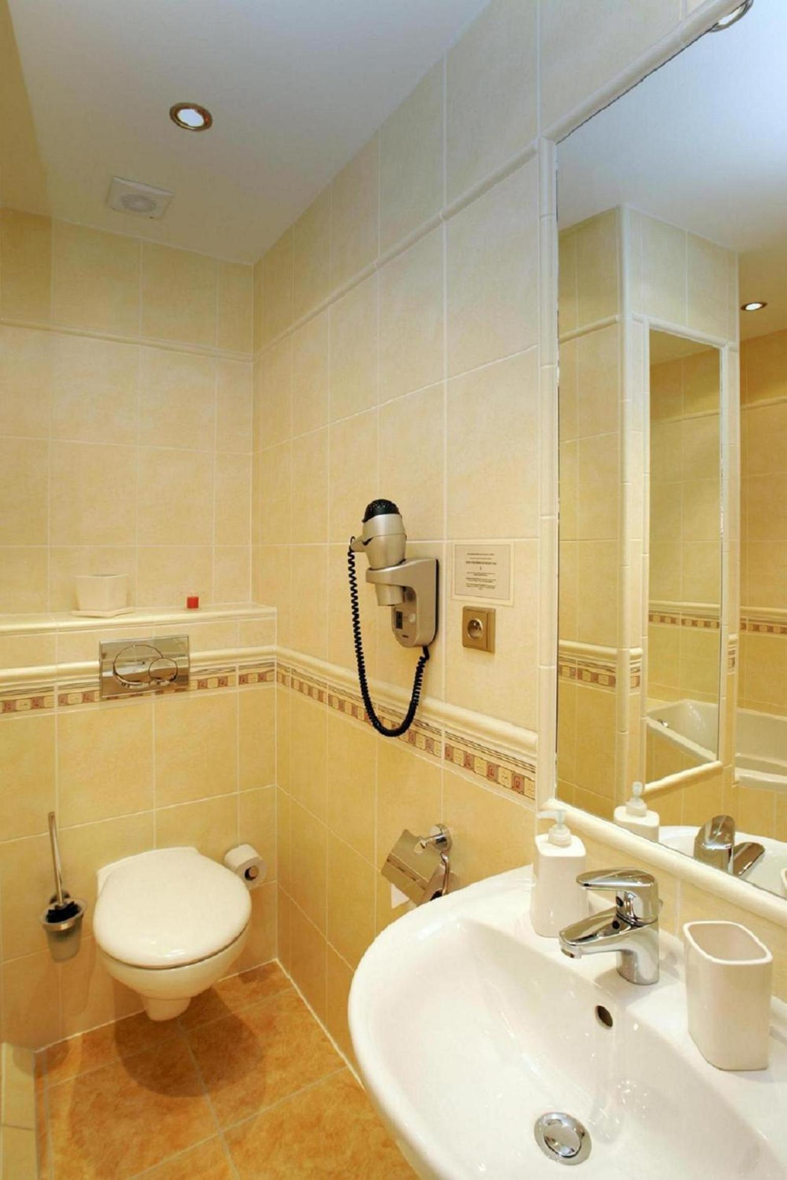 Double or Twin Room - Photo 6