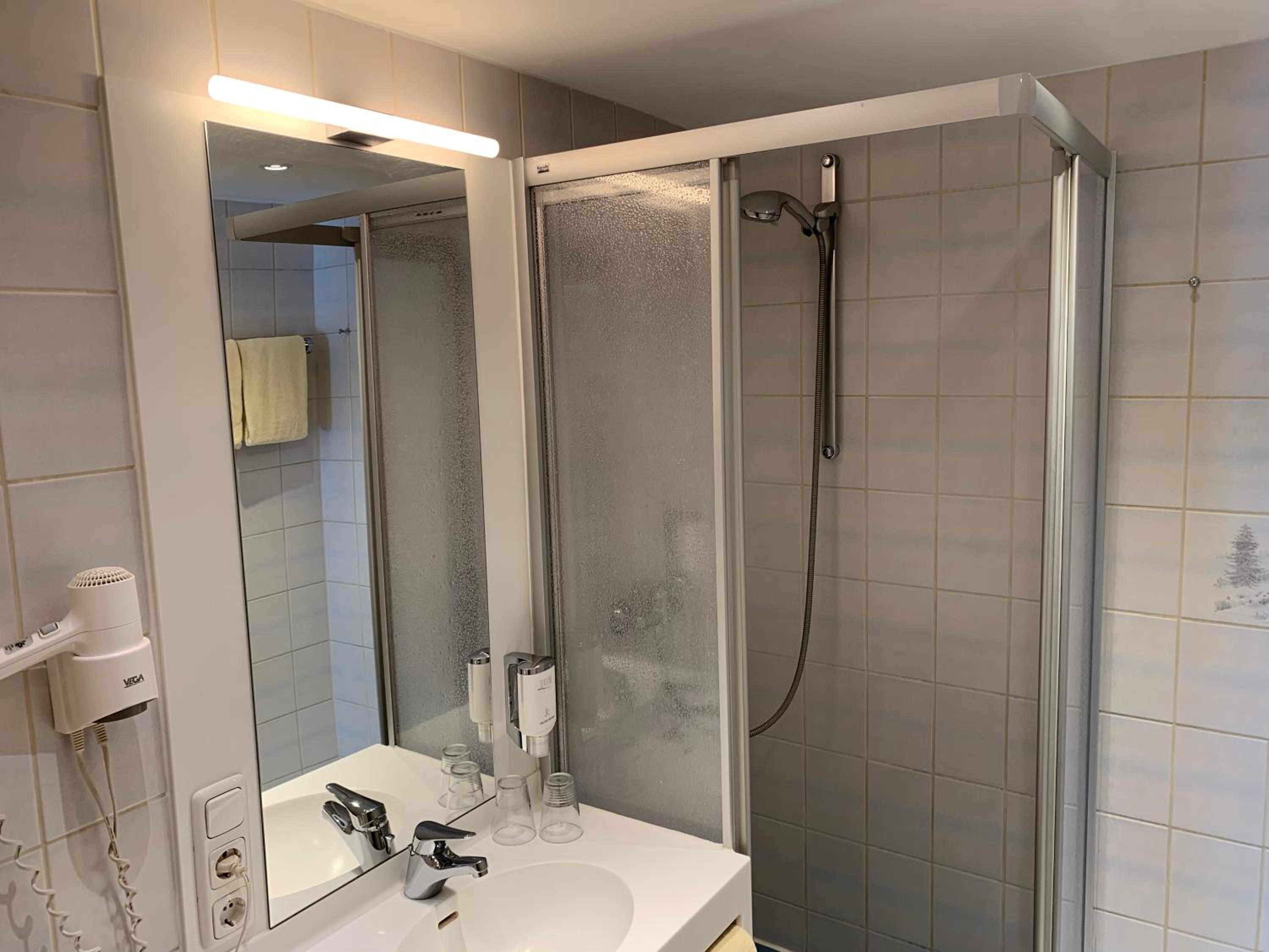 Double or Twin Room - Photo 2
