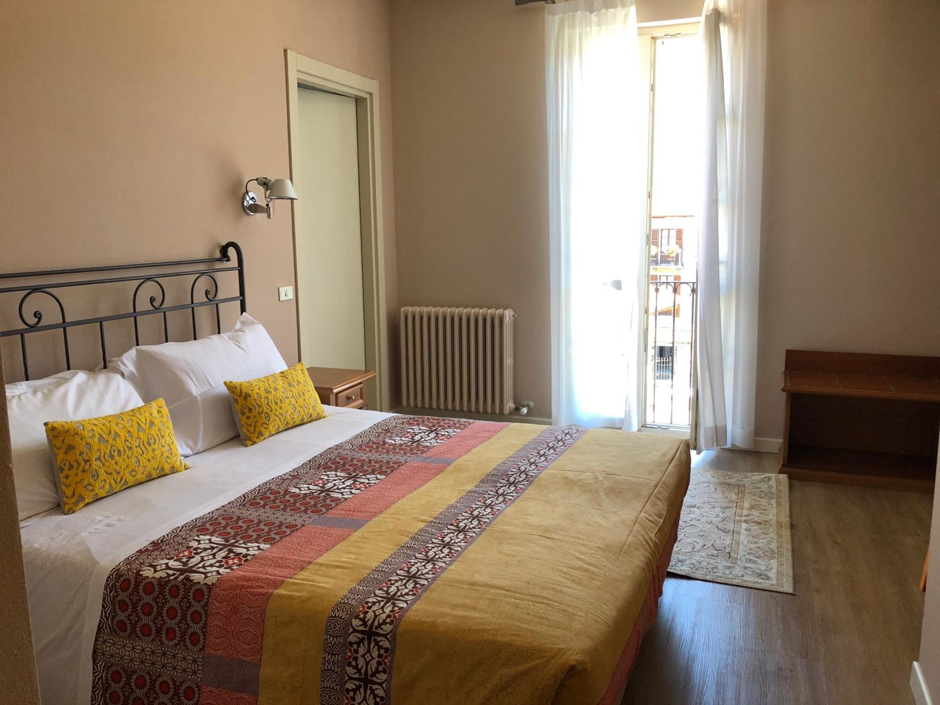 Double or Twin Room - Photo 4