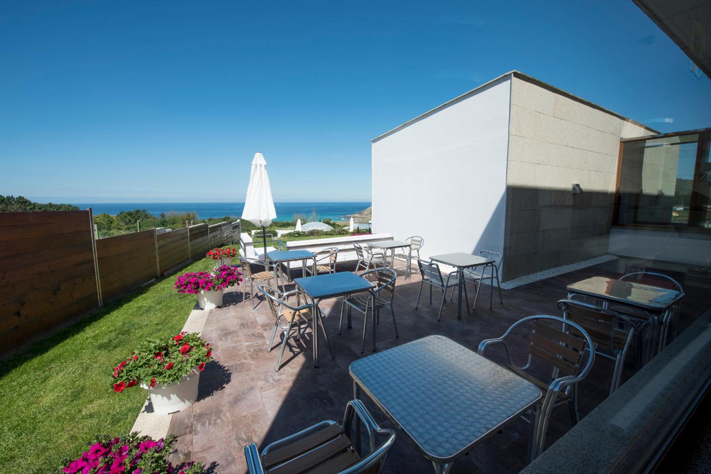 Double Room with Sea View - Photo 17