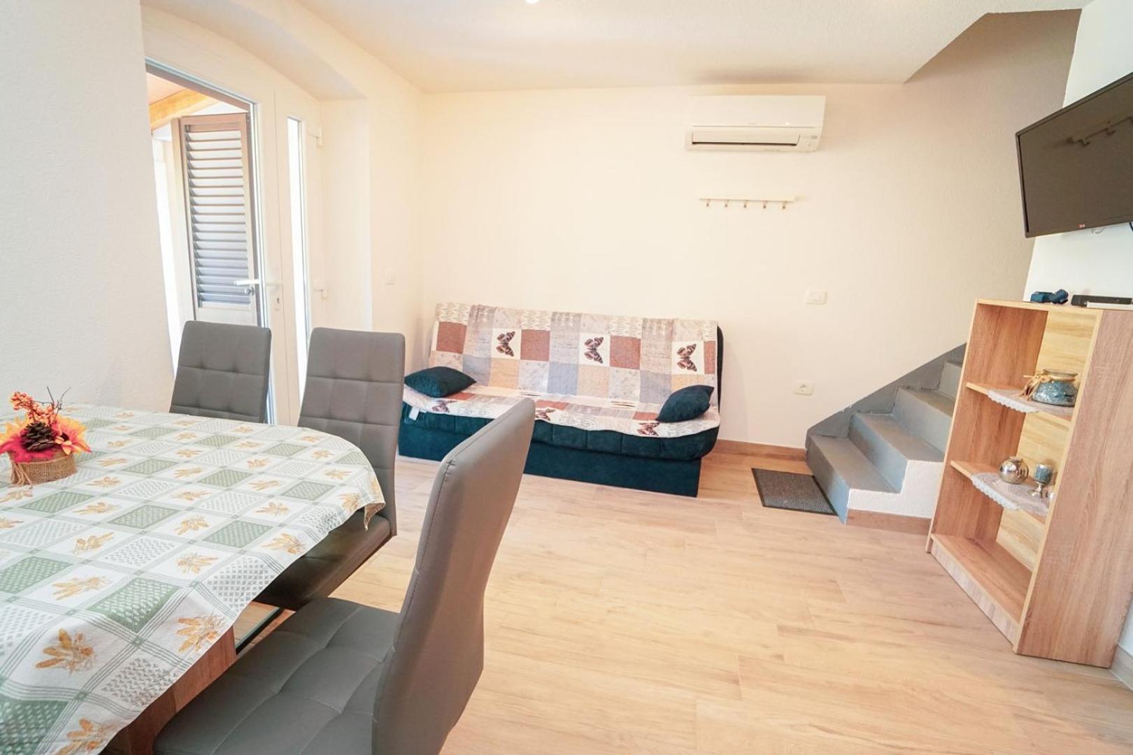 Apartment with Garden View
