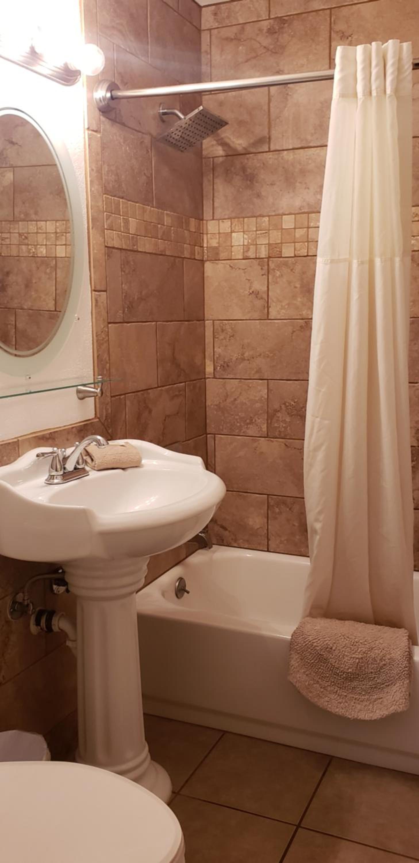 Two-Bedroom Suite - Photo 8