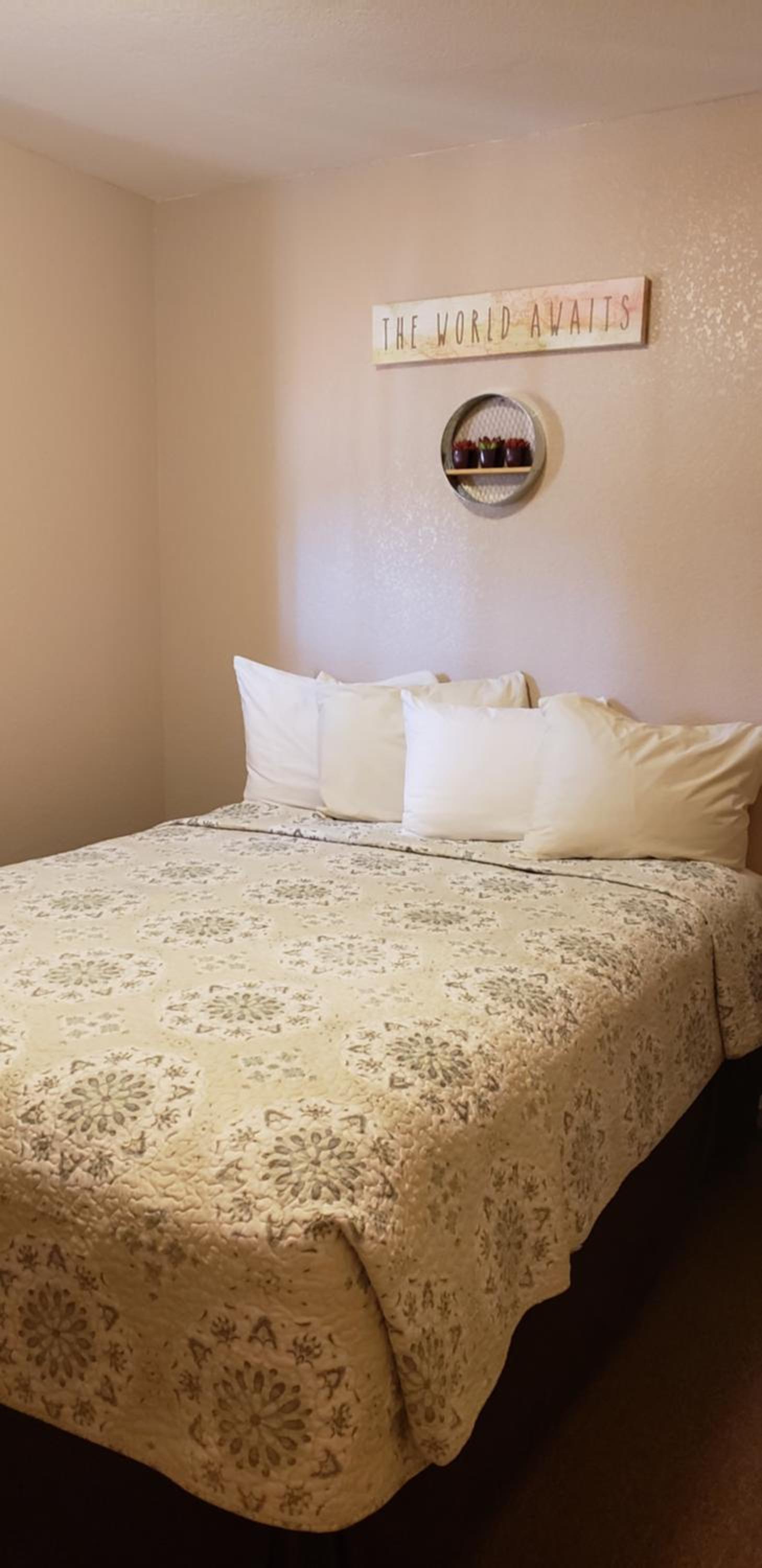 Two-Bedroom Suite - Photo 9