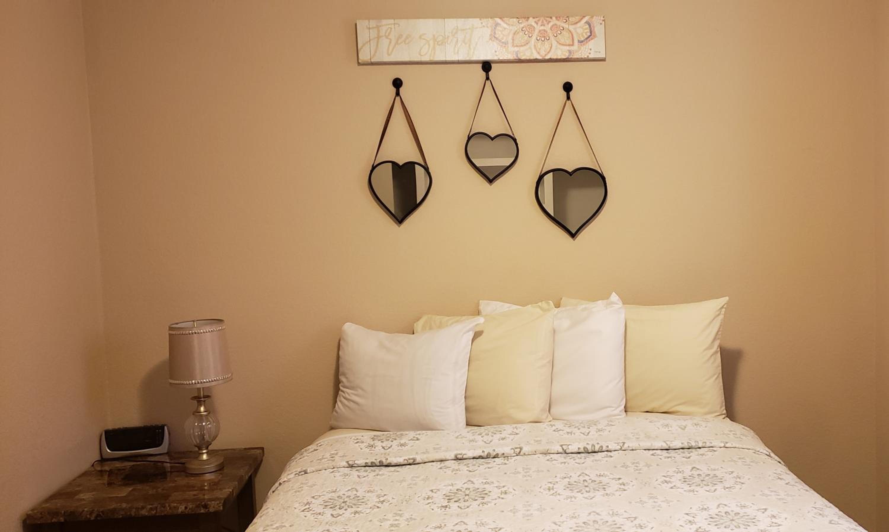 Two-Bedroom Suite - Photo 3