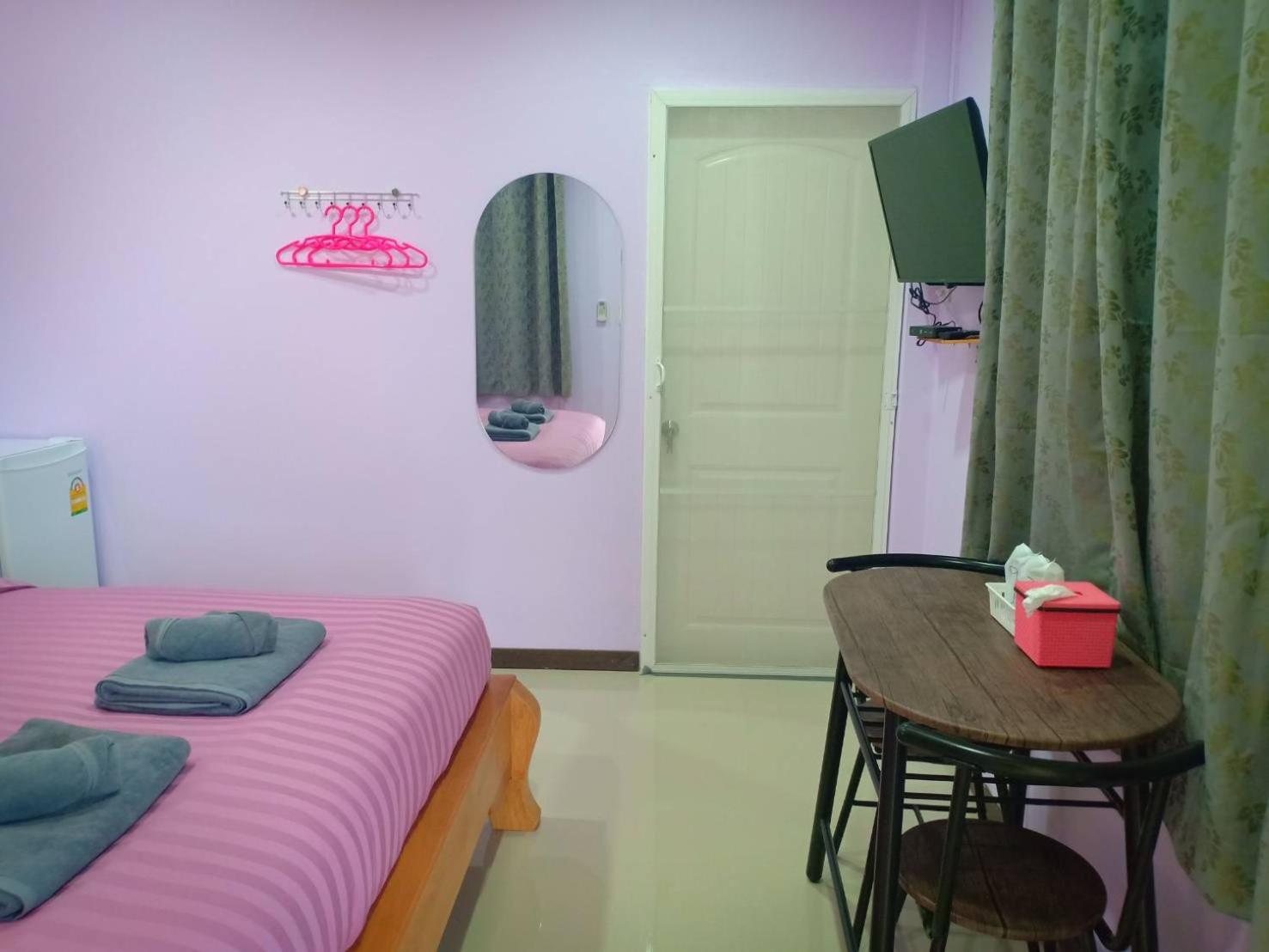 Double Room with Private Bathroom - Photo 18