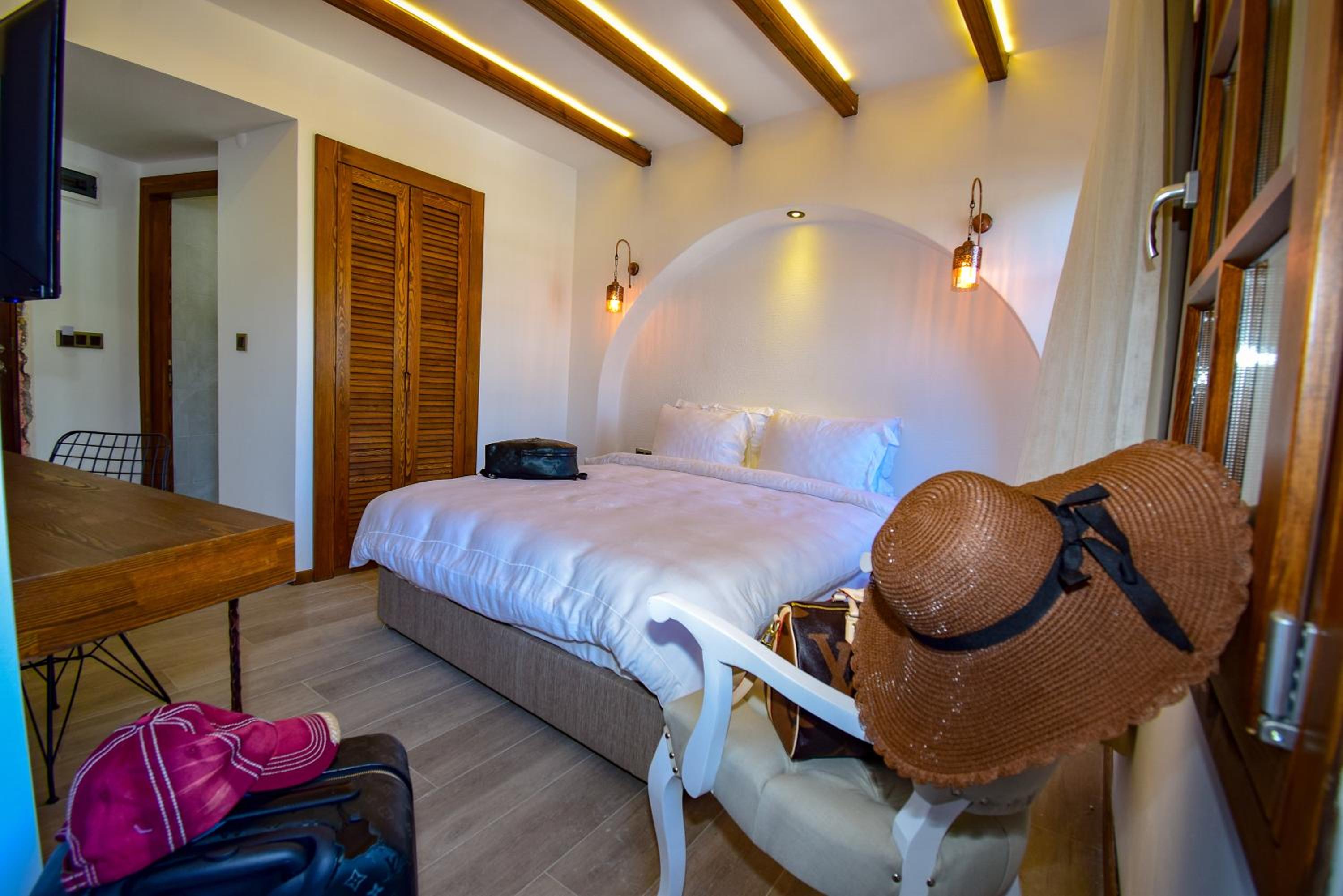 Double Room with Balcony and Sea View - Photo 5
