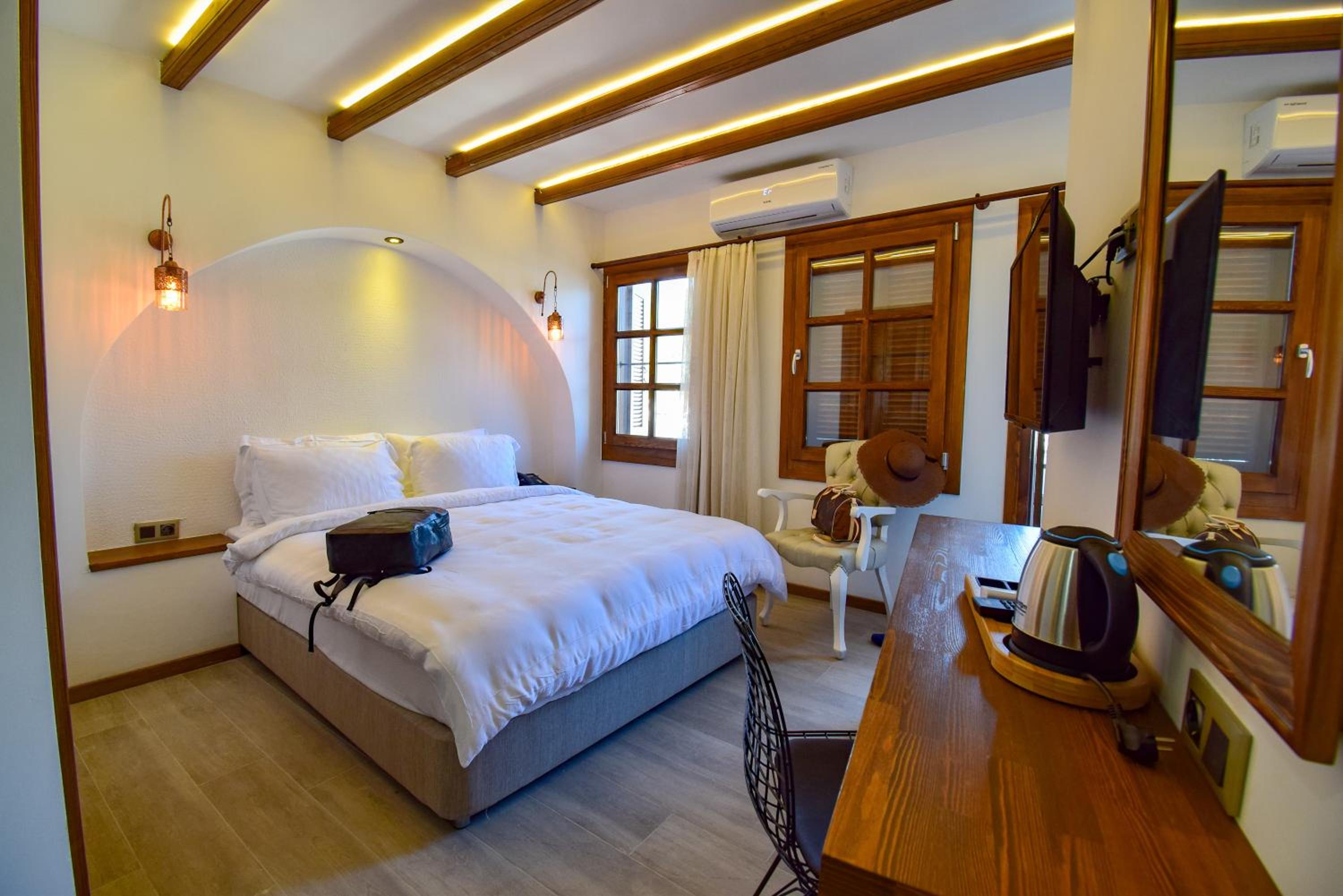 Double Room with Balcony and Sea View - Photo 6