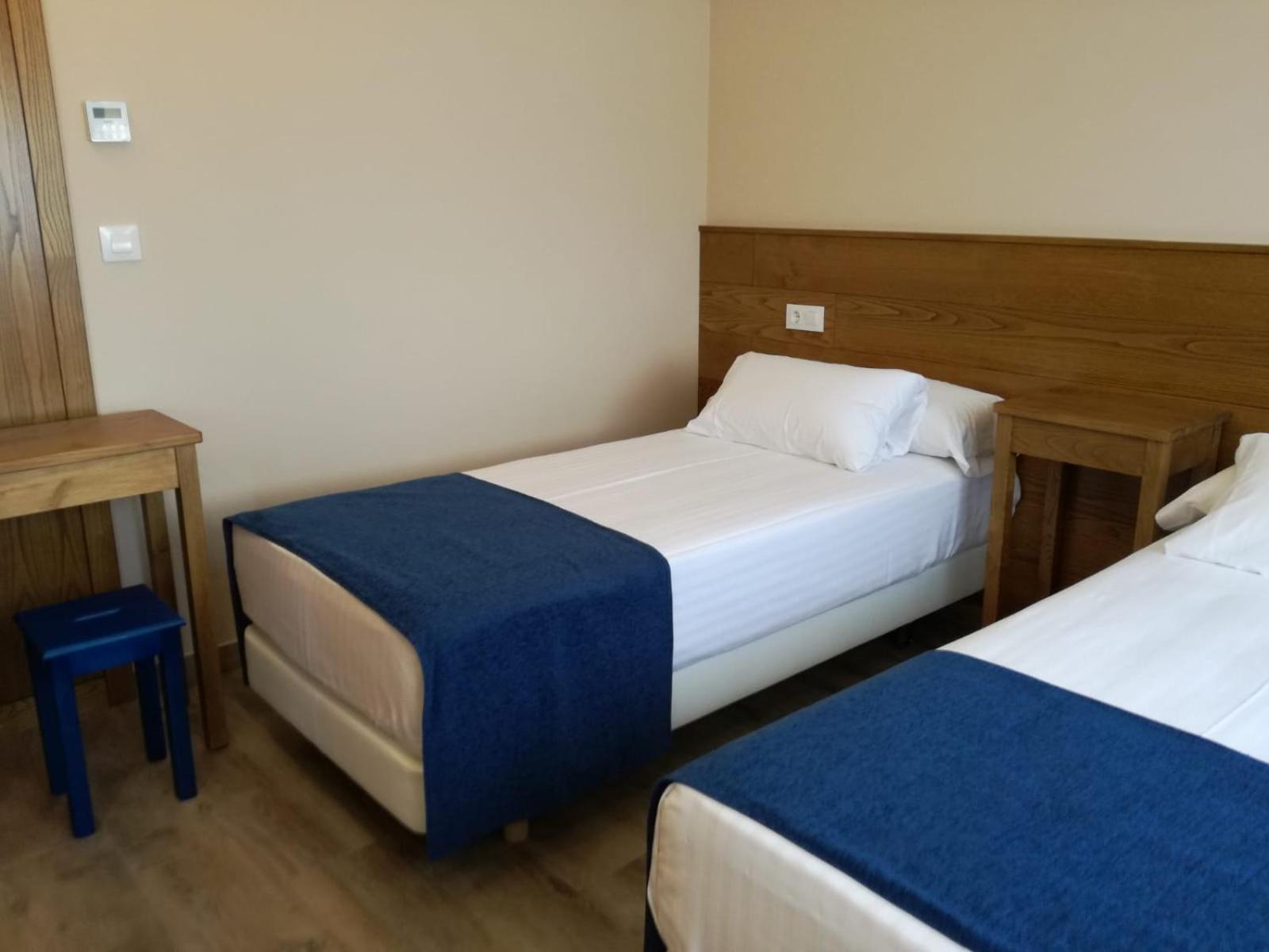 Twin Room with Sea View - Photo 5