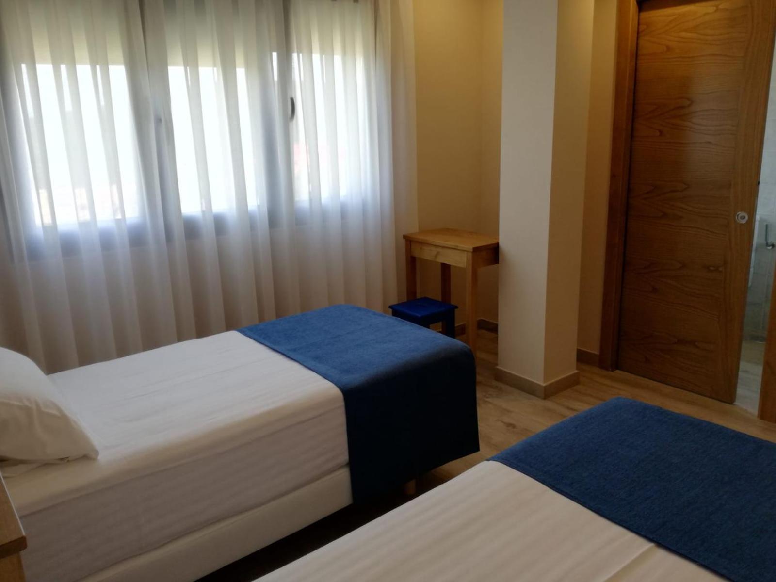 Twin Room with Sea View - Photo 4
