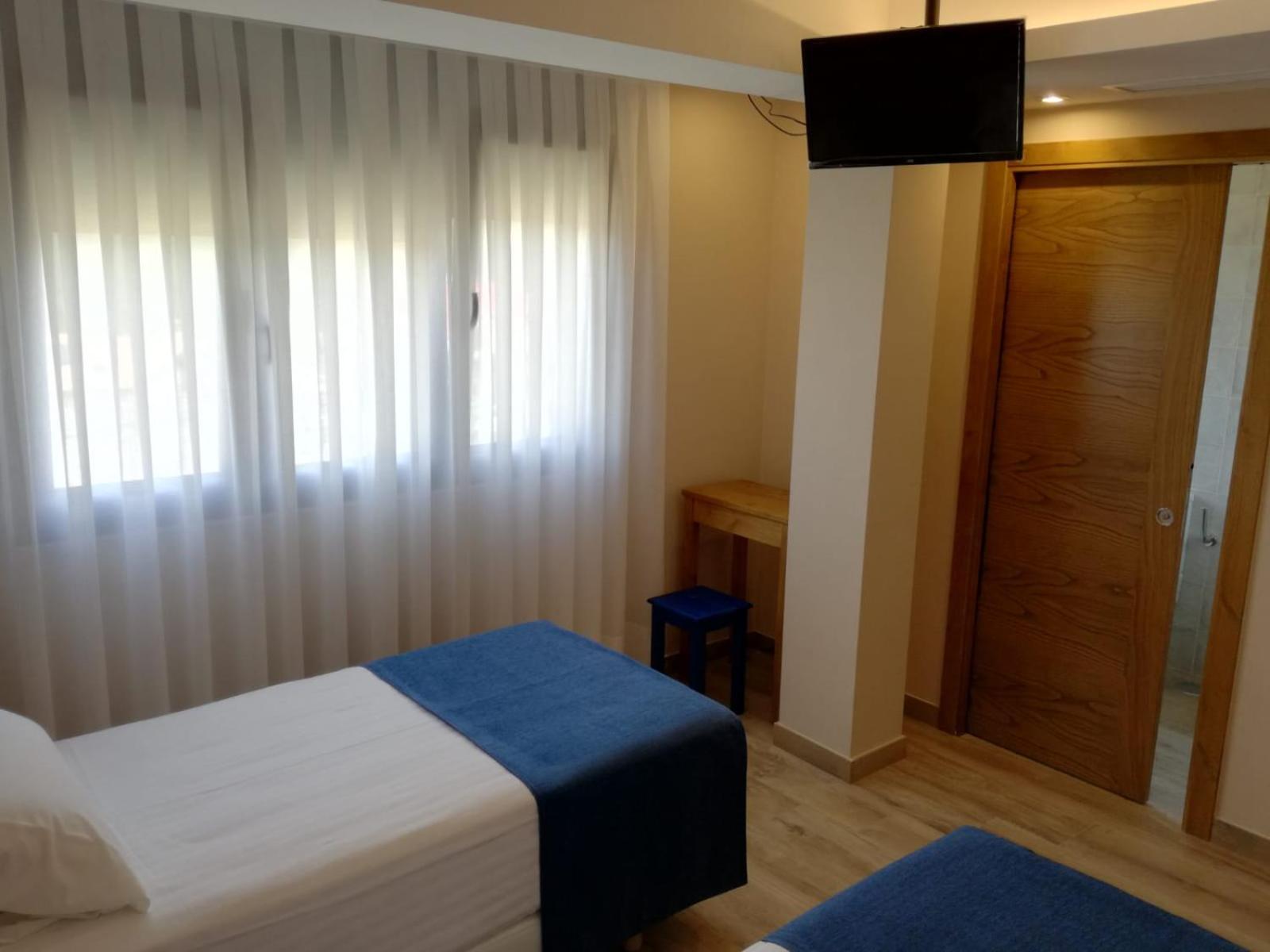 Twin Room with Sea View - Photo 1