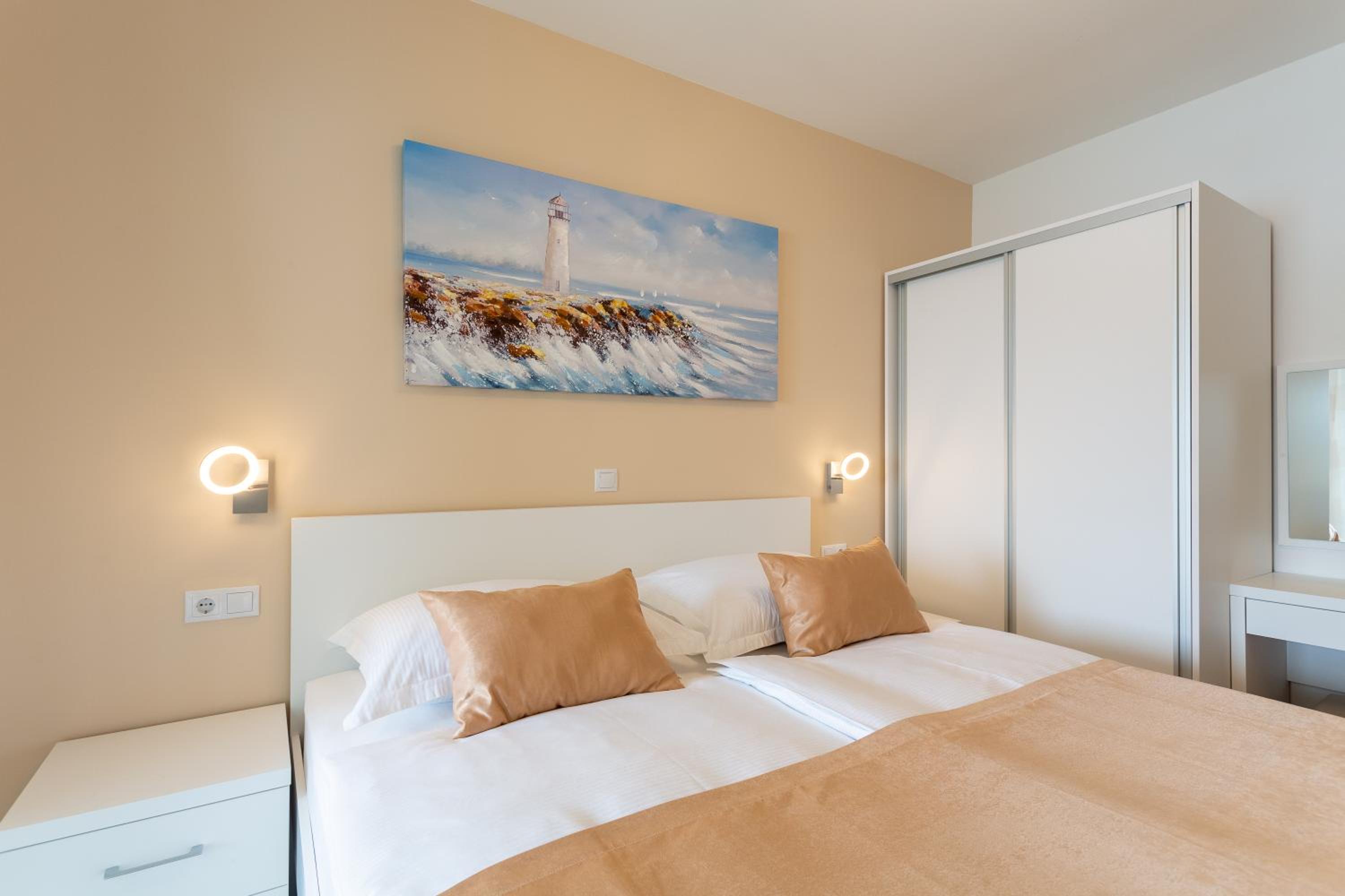 Deluxe Double Room with Balcony and Sea View photo 2