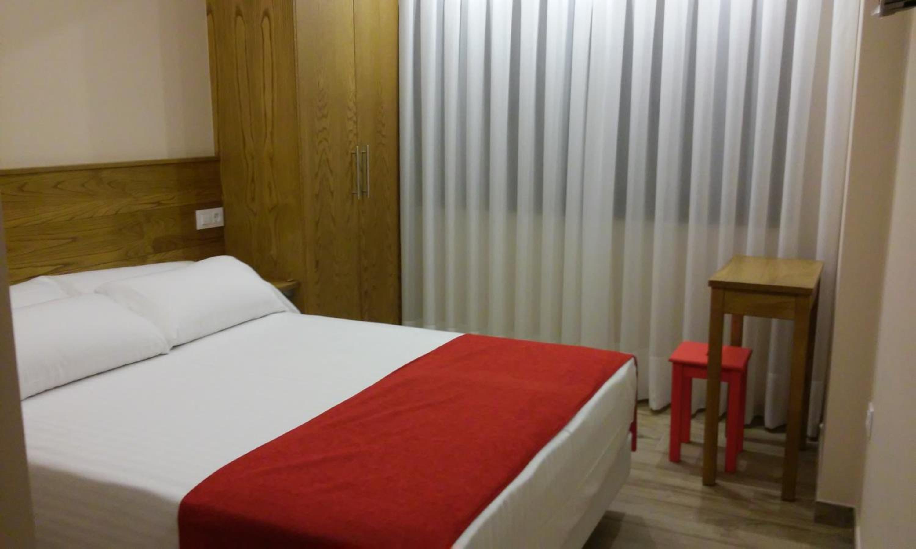 Double Room with Private Bathroom - Photo 7