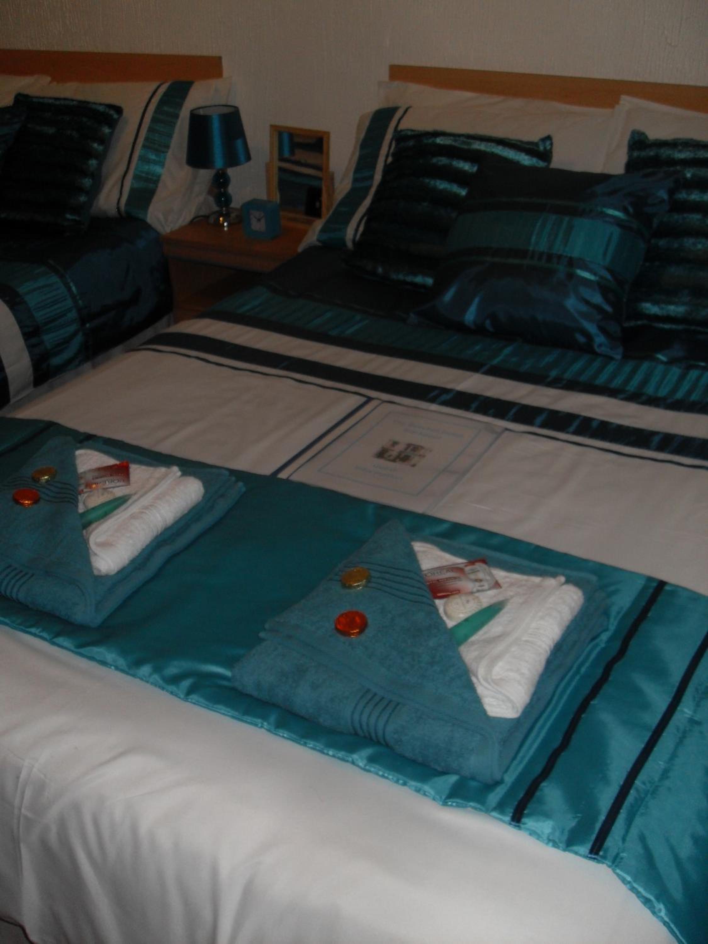 Family Room (4 Adults) - Photo 7