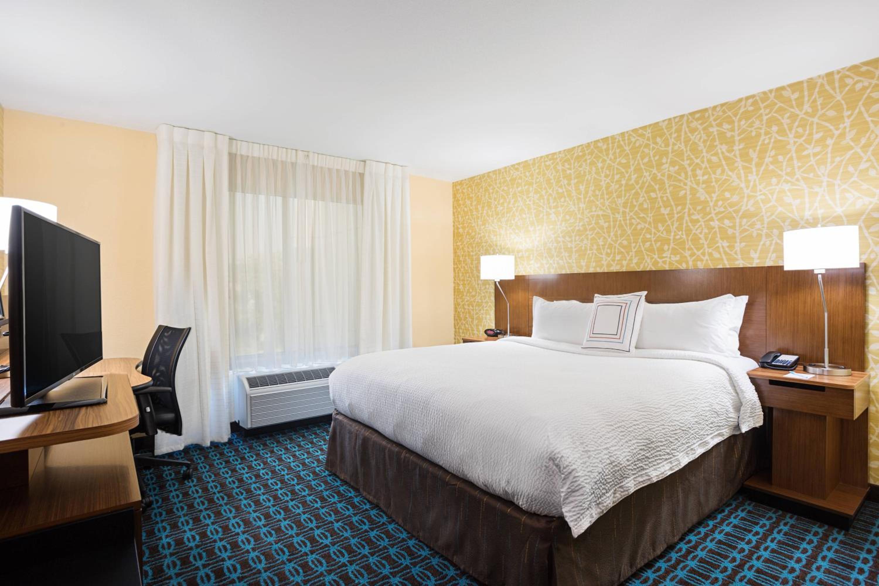 King Room with Roll-In Shower - Mobility Access/Hearing Accessible