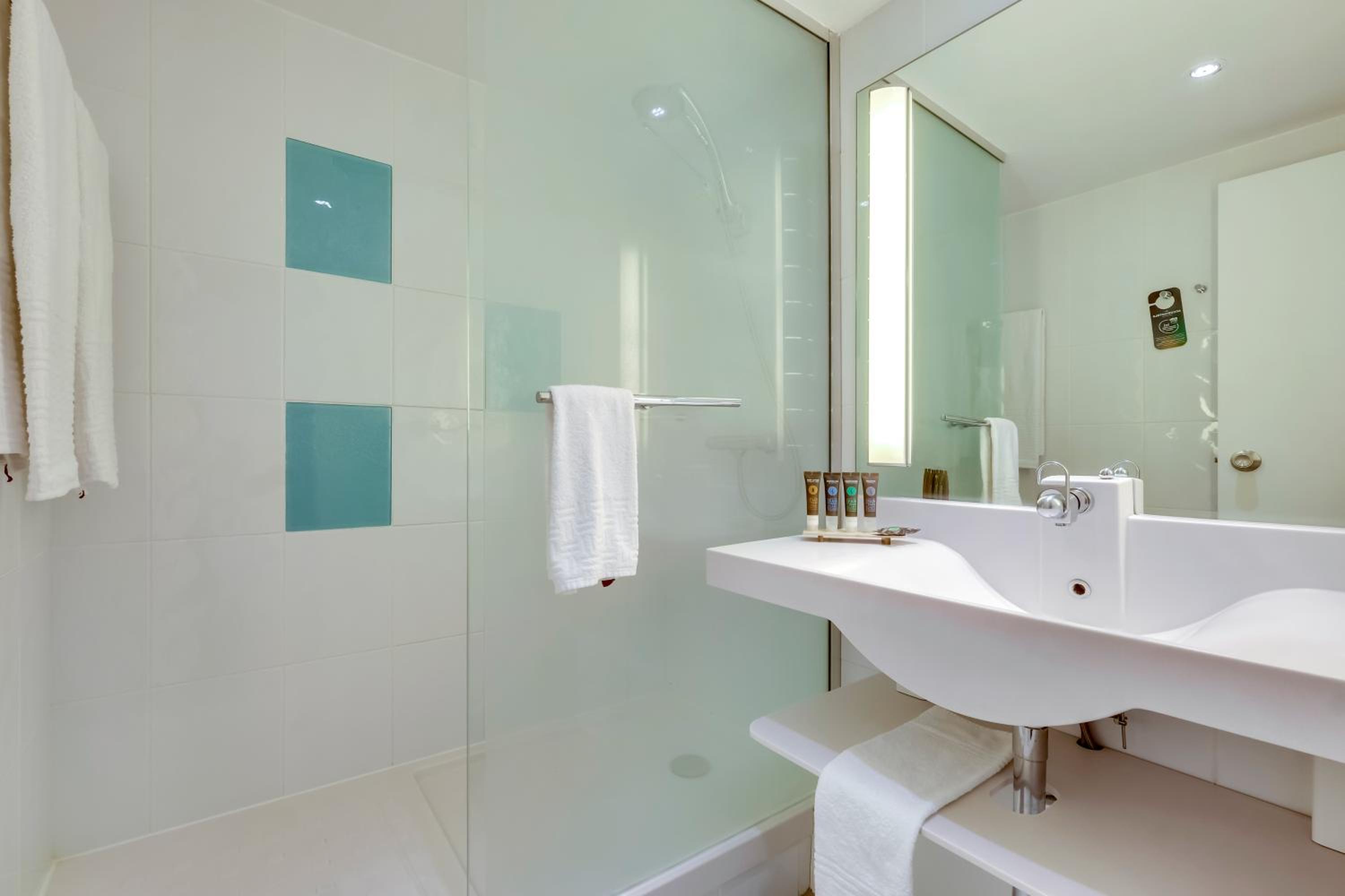 Standard Double Room - Photo 4