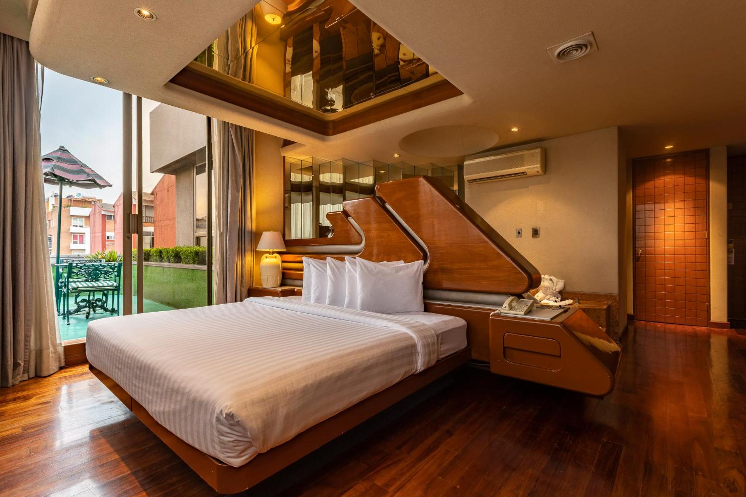 Grand Master Suite photo 1