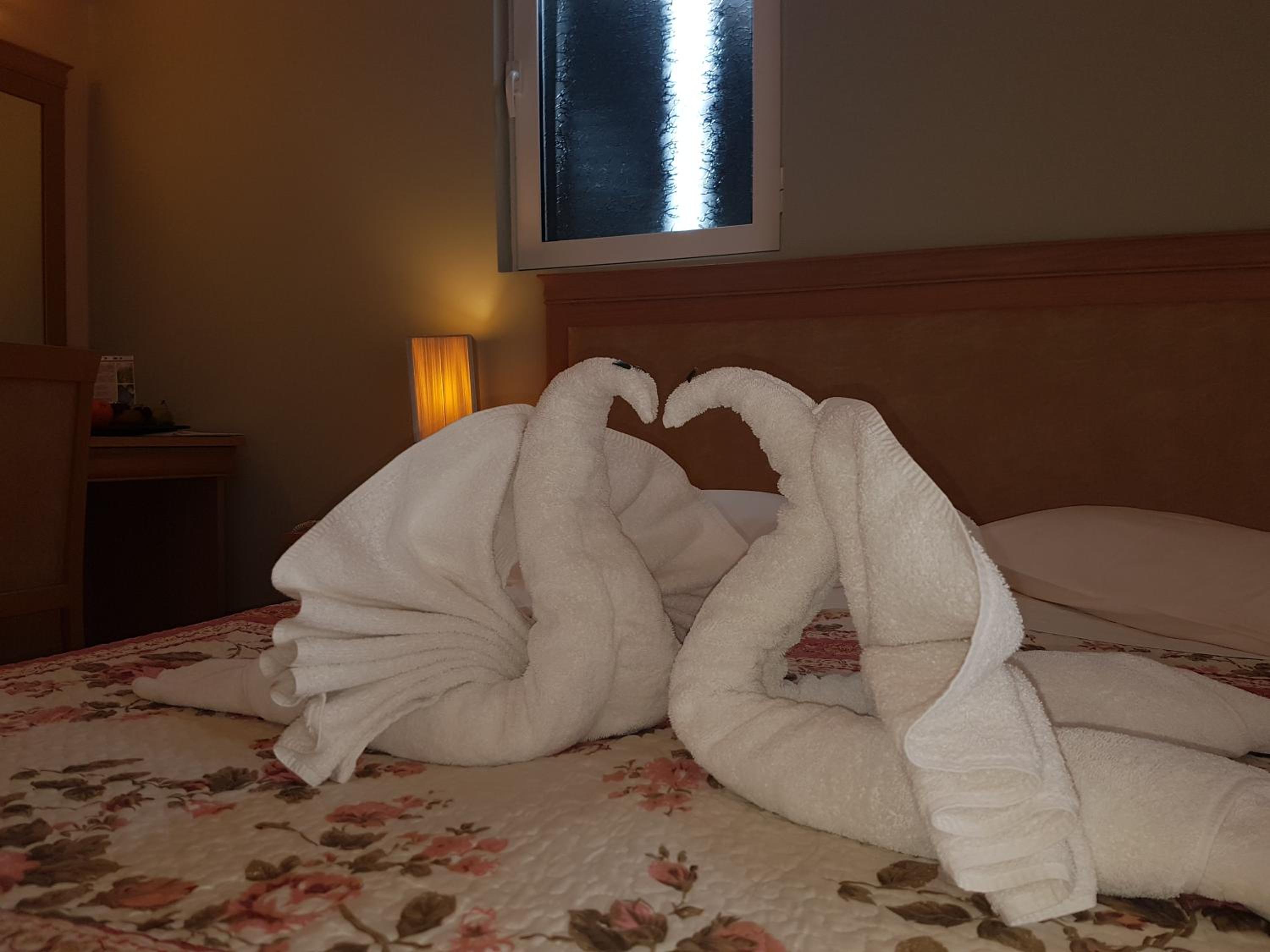 Double or Twin Room with Sea View - Photo 12