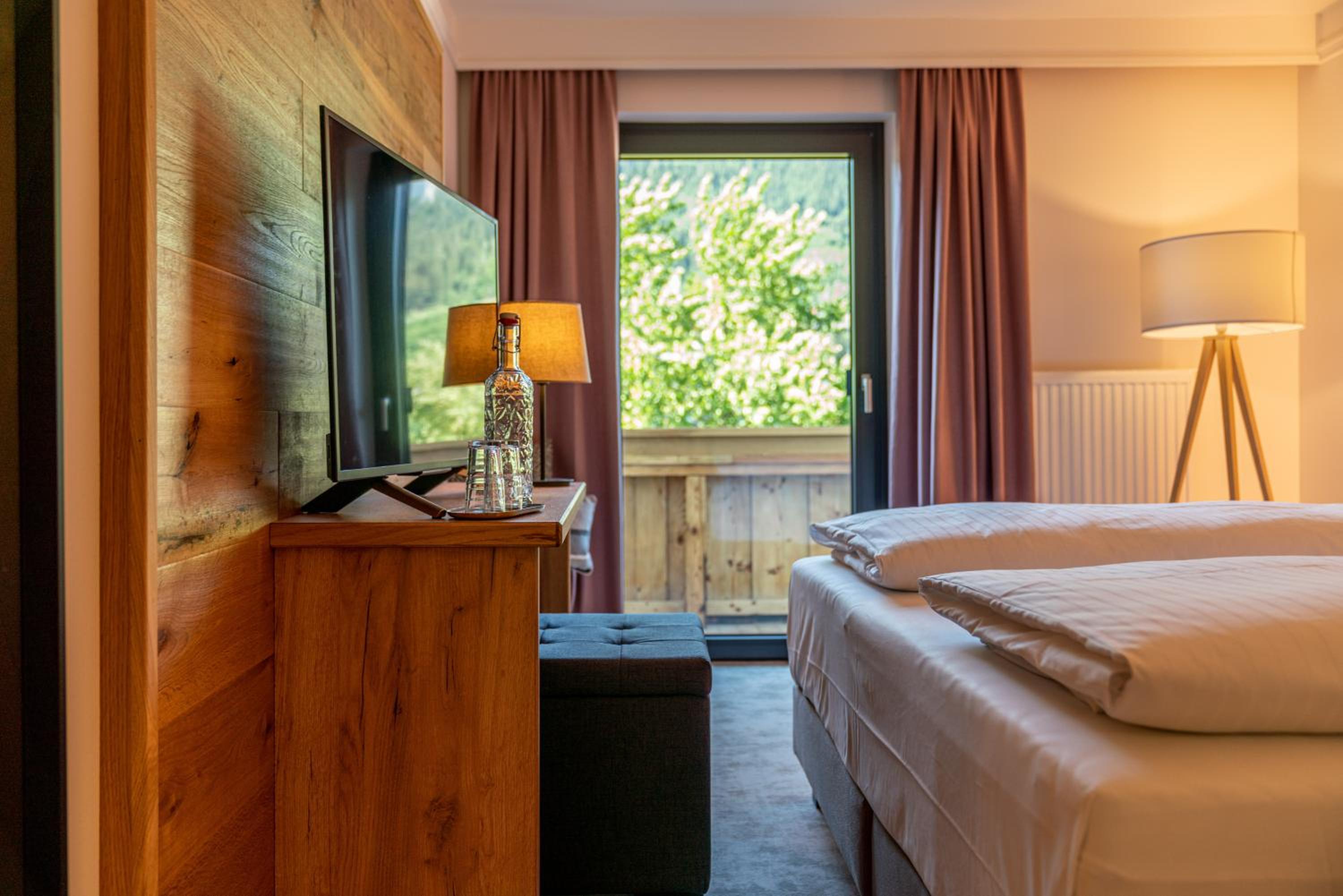 Cozy Double Room with Garden View - Photo 5