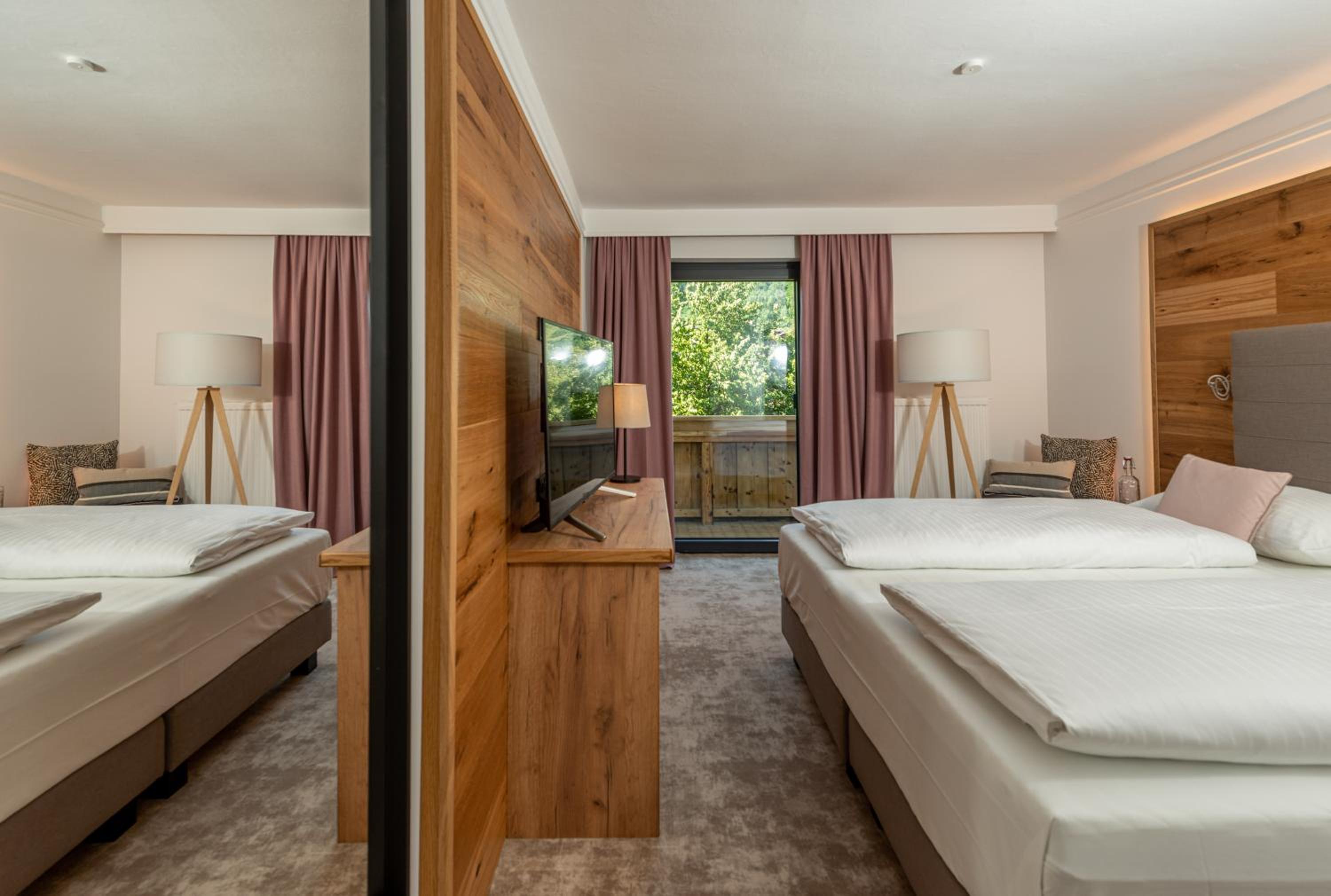 Comfort Double Room with Balcony and Garden View - Photo 4