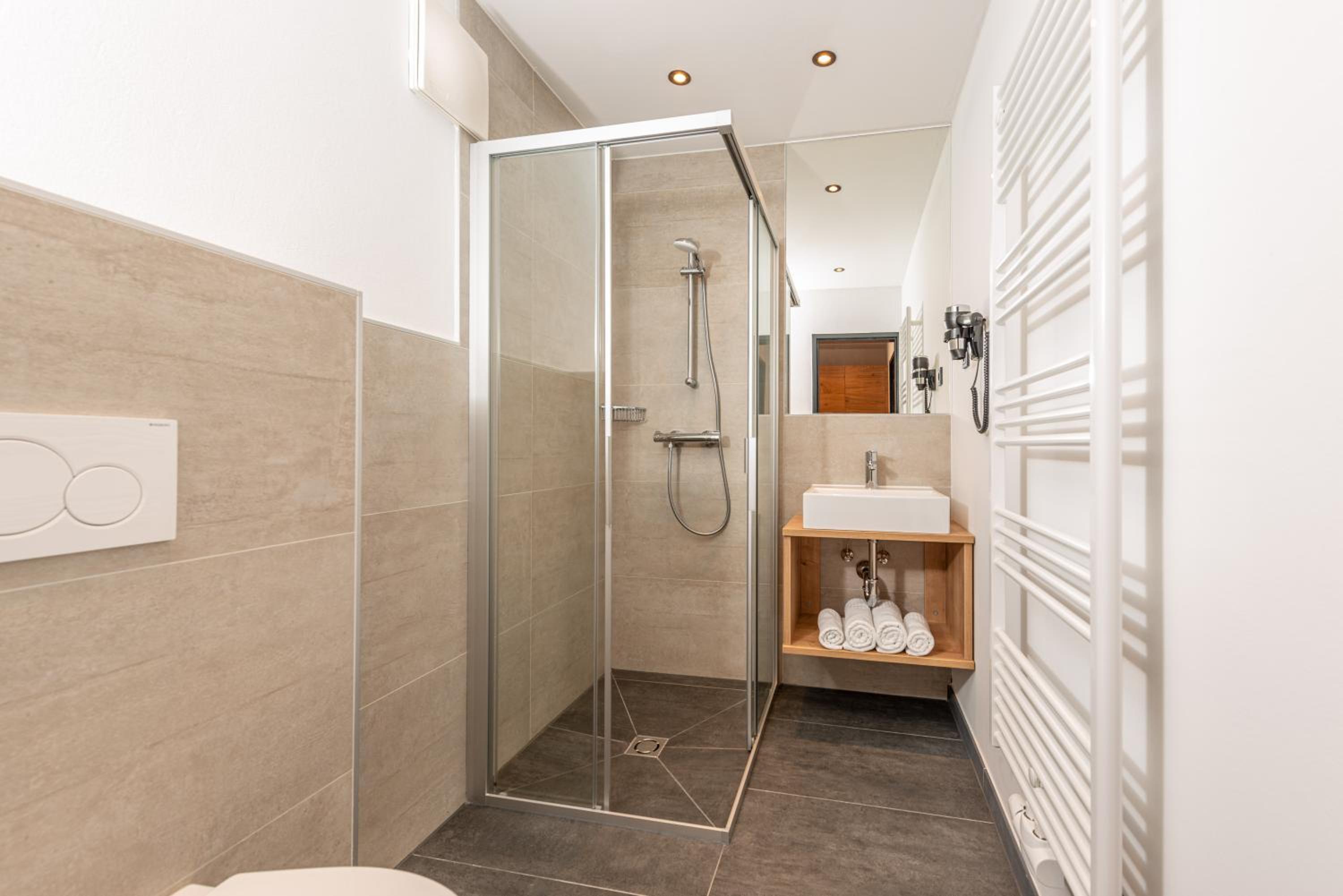 Deluxe Double Room with City View - Photo 9