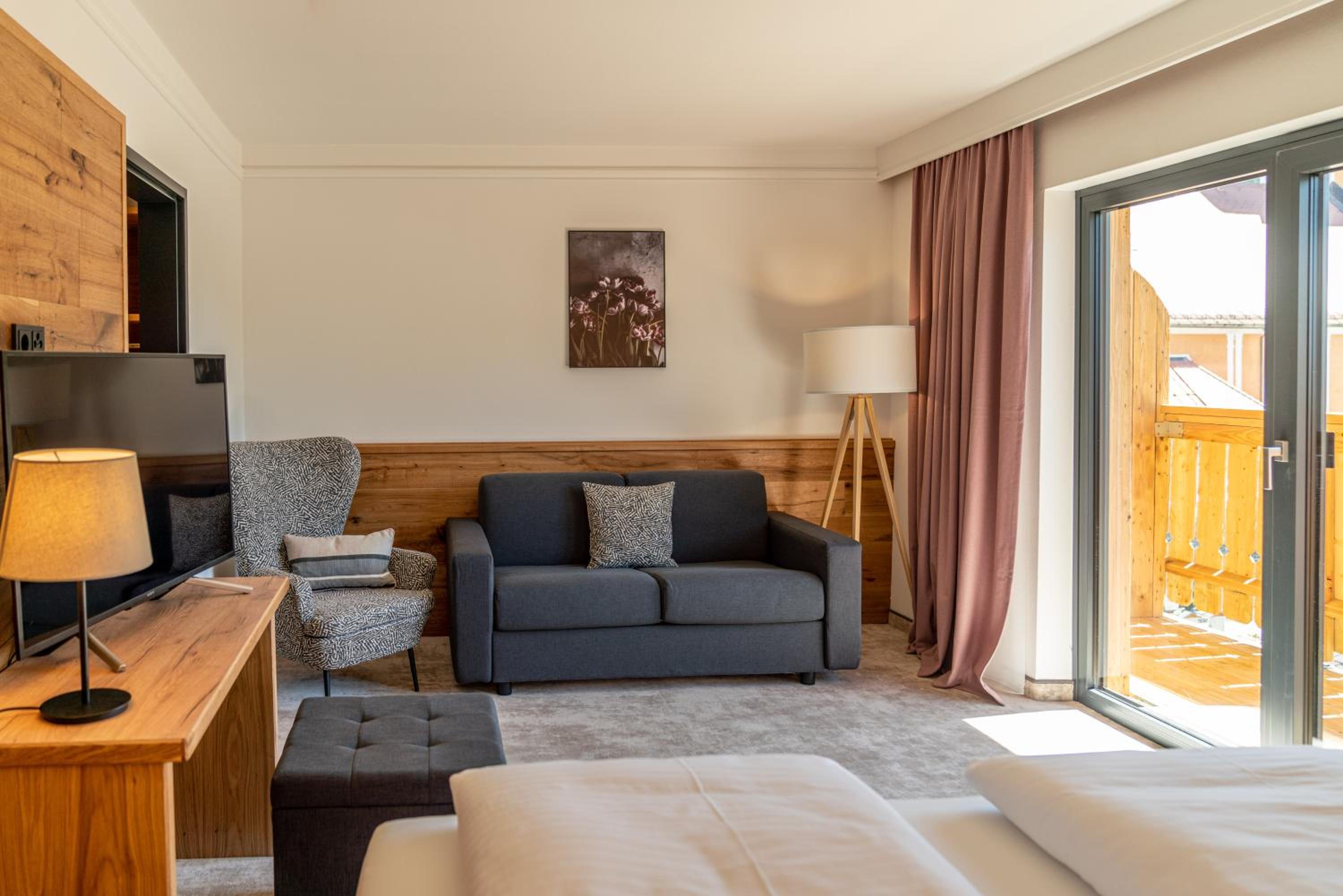 Superior Double Room with Balcony and City View - Photo 7